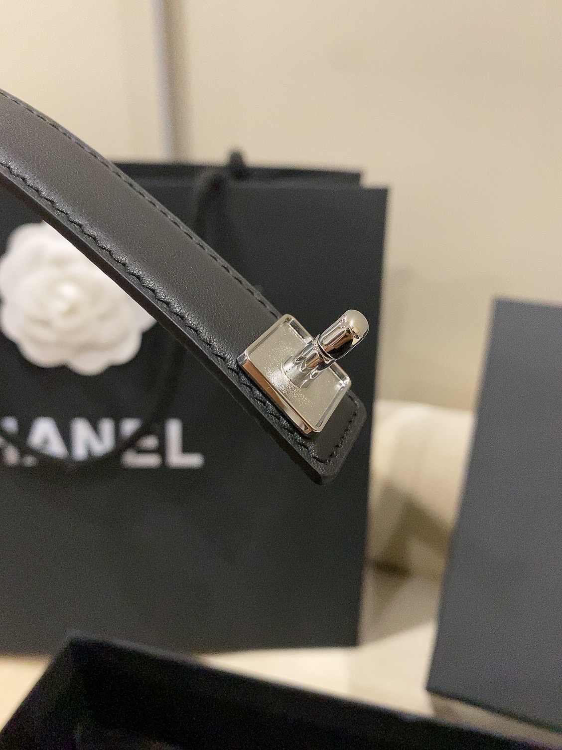 香家✨ Leather Belt 25mm 皮质腰带 进口胎牛皮及金属，旋转双C金属转扣。适配连衣裙、西装、牛仔裤。全套