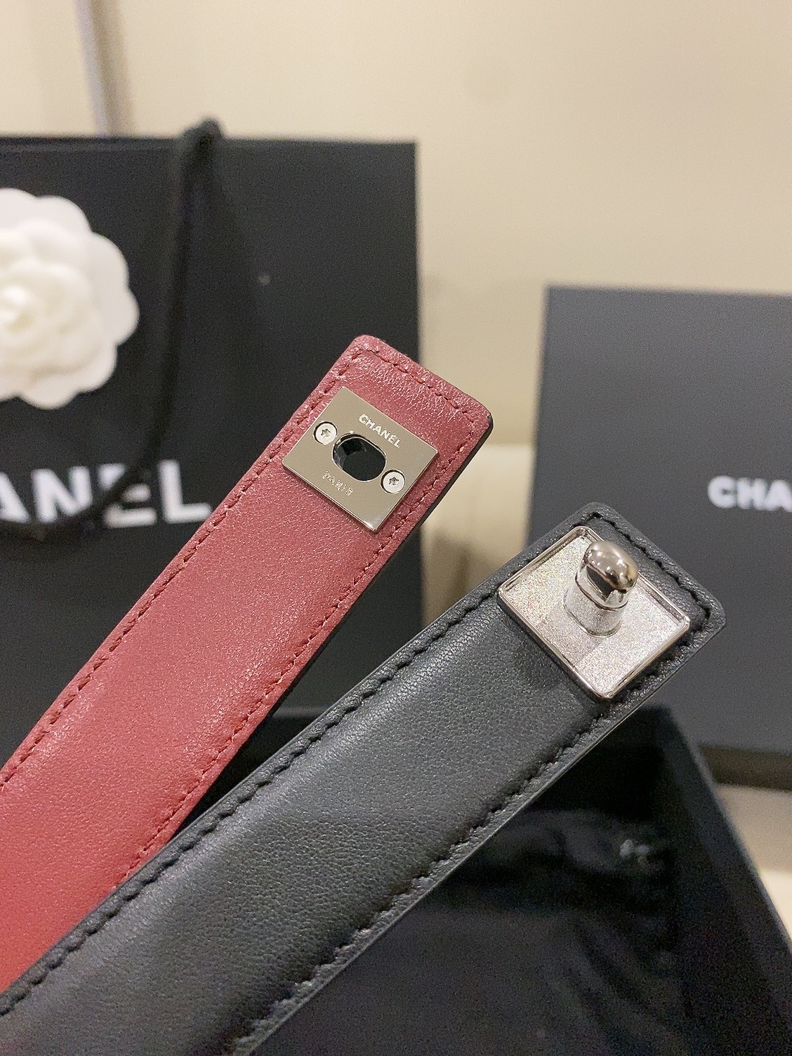 香家✨ Leather Belt 25mm 皮质腰带 进口胎牛皮及金属，旋转双C金属转扣。适配连衣裙、西装、牛仔裤。全套