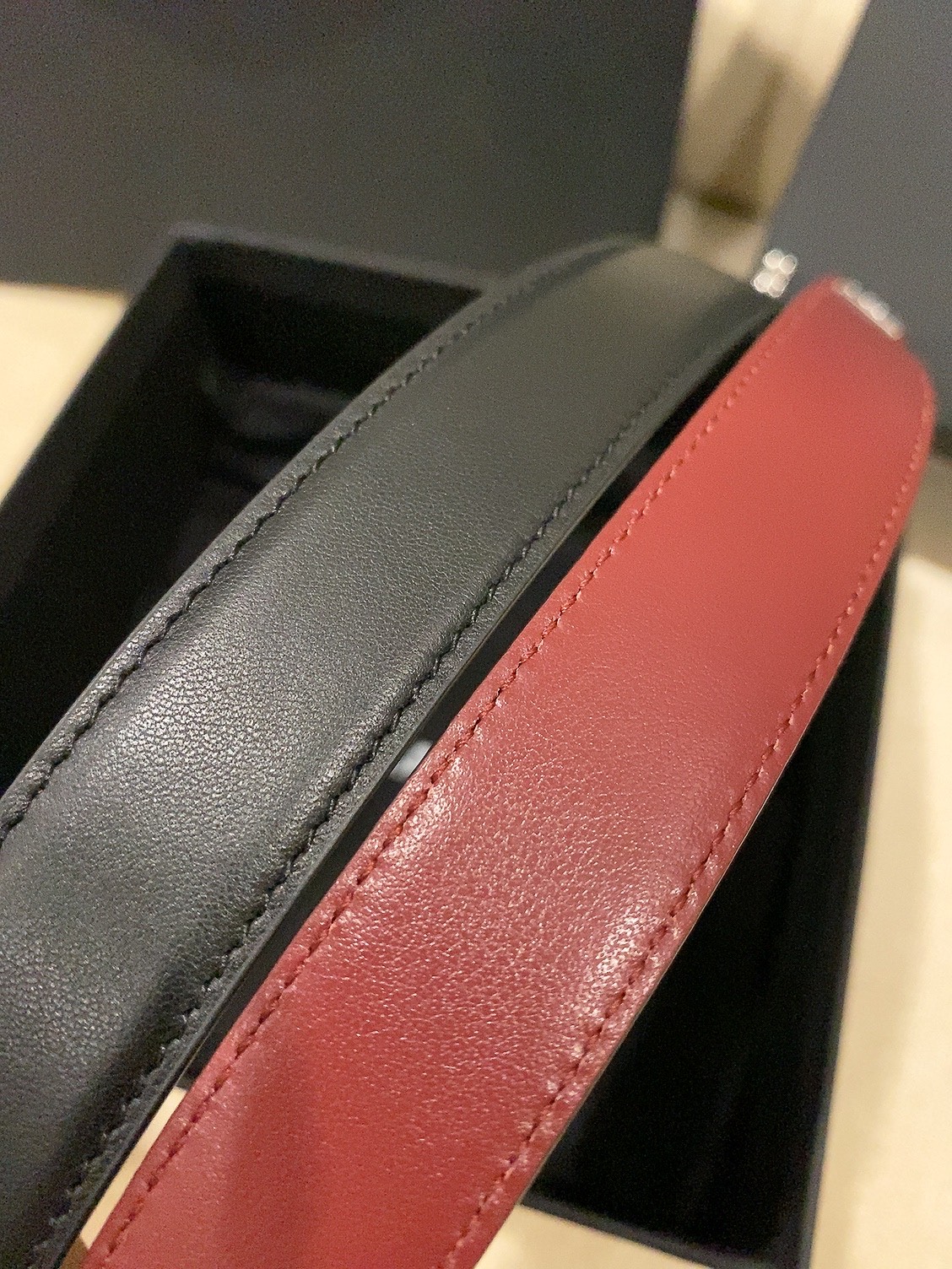 香家✨ Leather Belt 25mm 皮质腰带 进口胎牛皮及金属，旋转双C金属转扣。适配连衣裙、西装、牛仔裤。全套
