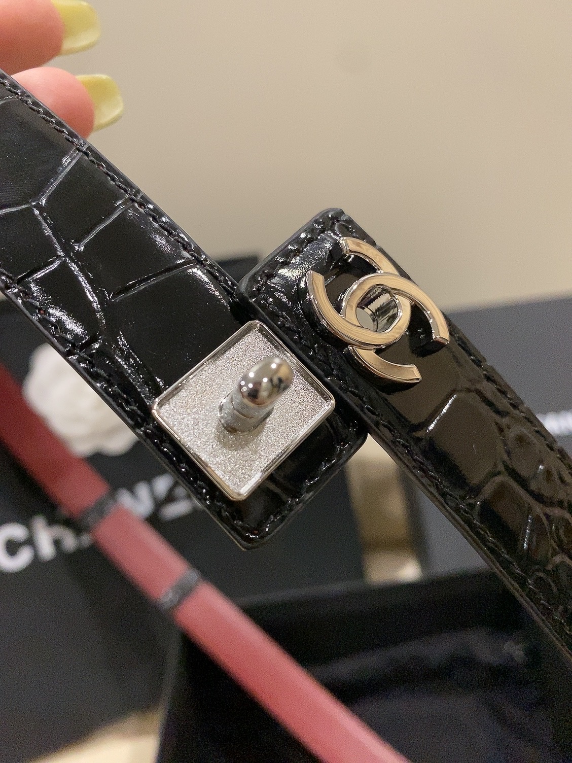 香家✨ Leather Belt 25mm 皮质腰带 进口胎牛皮及金属,旋转双C金属转扣。适配连衣裙、西装、牛仔裤。全套 香家✨ Leather Belt 25mm 皮质腰带 进口胎牛皮及金属,旋转双C金属转扣。适配连衣裙、西装、牛仔裤。全套