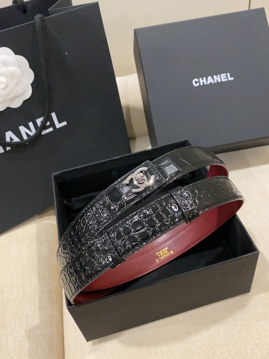 香家✨ Leather Belt 25mm 皮质腰带 进口胎牛皮及金属,旋转双C金属转扣。适配连衣裙、西装、牛仔裤。全套 香家✨ Leather Belt 25mm 皮质腰带 进口胎牛皮及金属,旋转双C金属转扣。适配连衣裙、西装、牛仔裤。全套