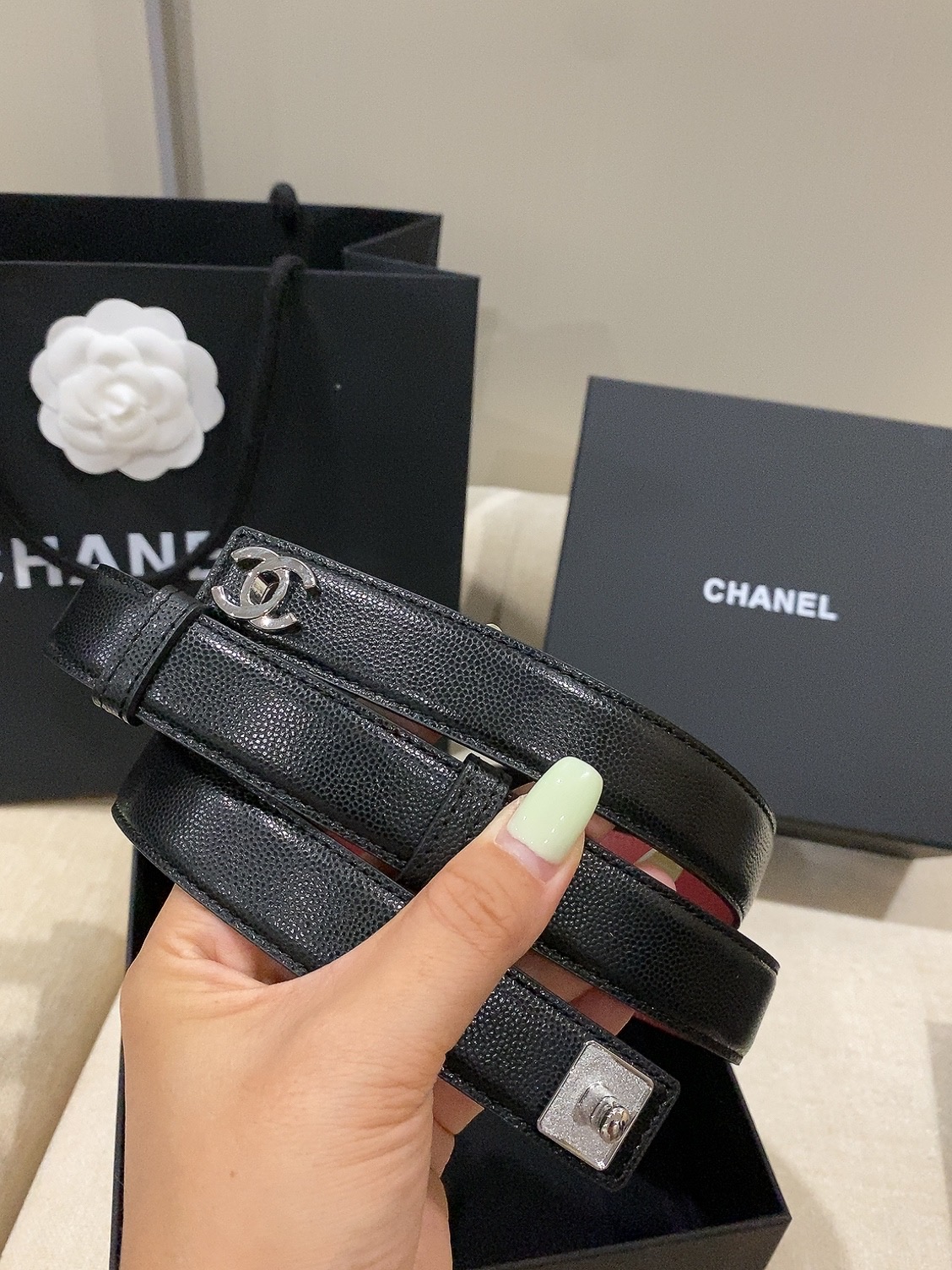 香家✨ Leather Belt 25mm 皮质腰带 珍珠纹小牛皮及金属,旋转双C金属转扣。适配连衣裙、西装、牛仔裤。全 香家✨ Leather Belt 25mm 皮质腰带 珍珠纹小牛皮及金属,旋转双C金属转扣。适配连衣裙、西装、牛仔裤。全