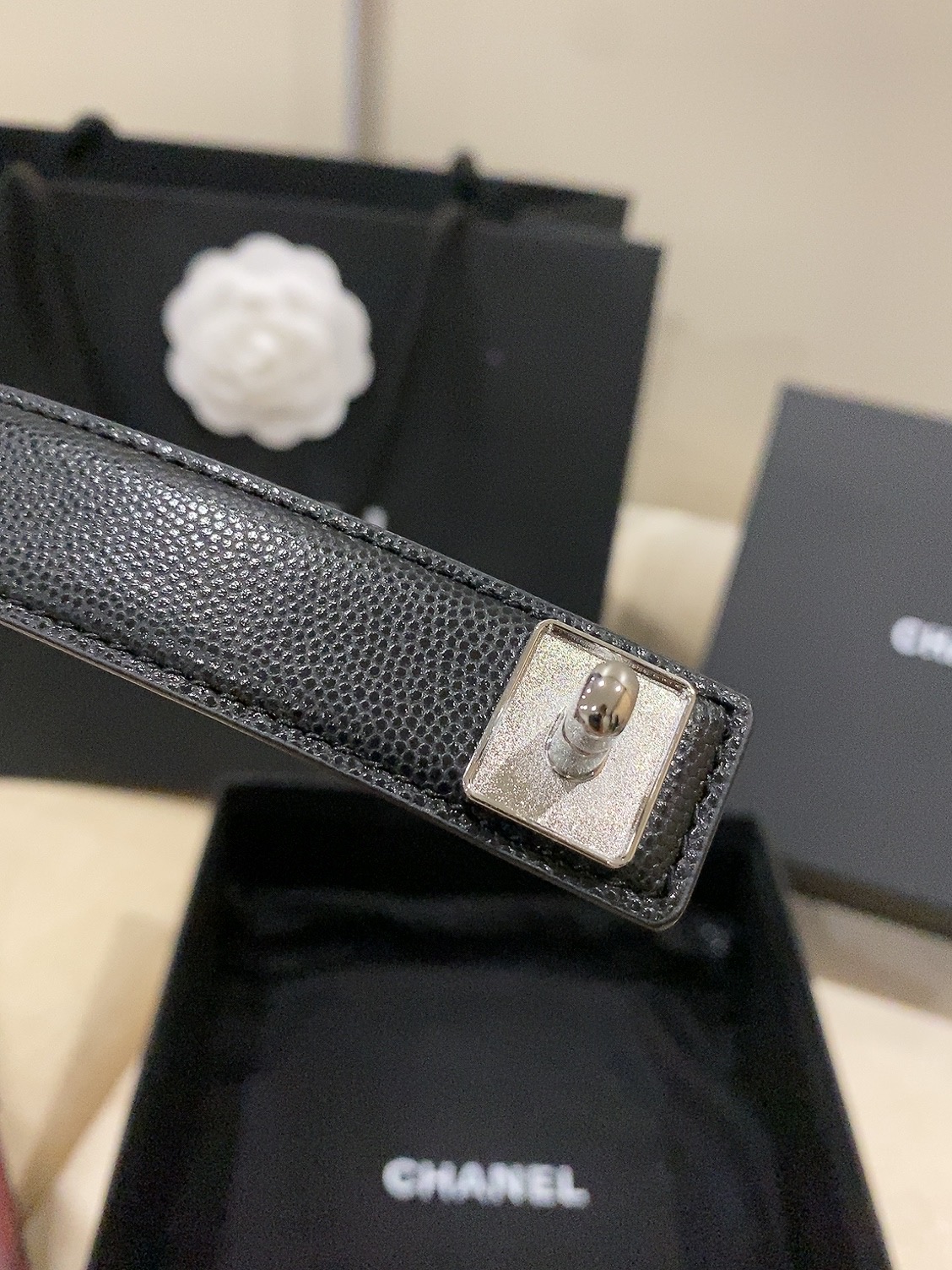香家✨ Leather Belt 25mm 皮质腰带 珍珠纹小牛皮及金属,旋转双C金属转扣。适配连衣裙、西装、牛仔裤。全 香家✨ Leather Belt 25mm 皮质腰带 珍珠纹小牛皮及金属,旋转双C金属转扣。适配连衣裙、西装、牛仔裤。全