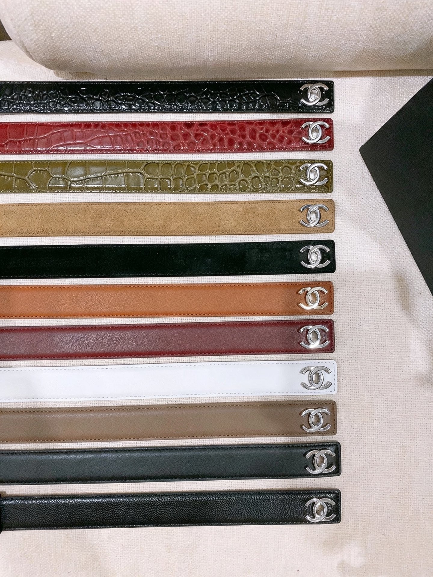 🤩集合对比图 Chanel Leather Belt 25mm 皮质腰带 进口胎牛皮及金属,旋转双C金属转扣。适配连衣裙 🤩集合对比图 Chanel Leather Belt 25mm 皮质腰带 进口胎牛皮及金属,旋转双C金属转扣。适配连衣裙