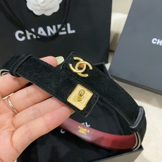 香家✨ Leather Belt 25mm 皮质腰带 麂皮效果小牛皮及金属,旋转双C金属转扣。适配连衣裙、西装、牛仔裤。 香家✨ Leather Belt 25mm 皮质腰带 麂皮效果小牛皮及金属,旋转双C金属转扣。适配连衣裙、西装、牛仔裤。