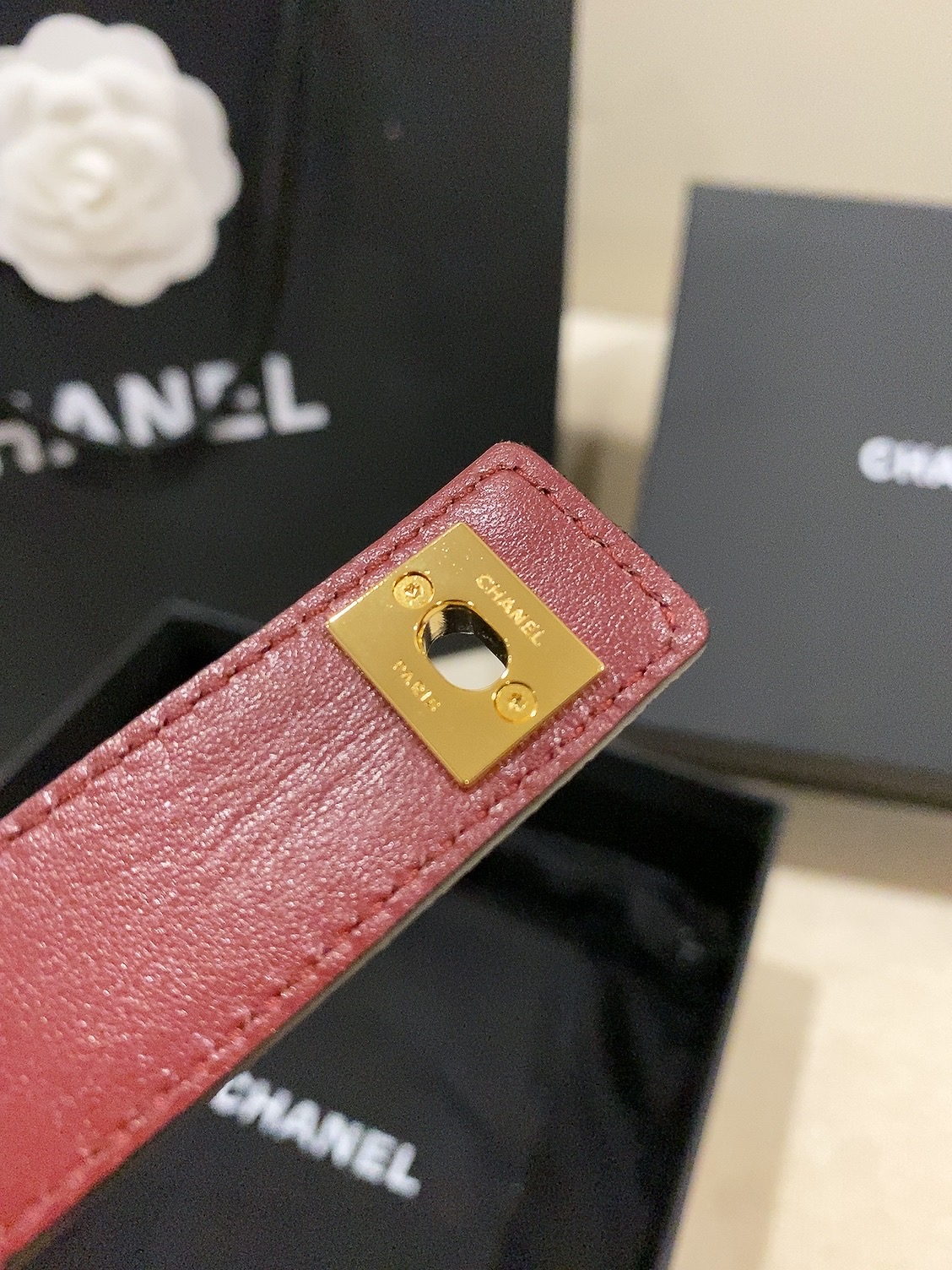 香家✨ Leather Belt 25mm 皮质腰带 麂皮效果小牛皮及金属,旋转双C金属转扣。适配连衣裙、西装、牛仔裤。 香家✨ Leather Belt 25mm 皮质腰带 麂皮效果小牛皮及金属,旋转双C金属转扣。适配连衣裙、西装、牛仔裤。