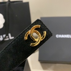 香家✨ Leather Belt 25mm 皮质腰带 麂皮效果小牛皮及金属,旋转双C金属转扣。适配连衣裙、西装、牛仔裤。 香家✨ Leather Belt 25mm 皮质腰带 麂皮效果小牛皮及金属,旋转双C金属转扣。适配连衣裙、西装、牛仔裤。