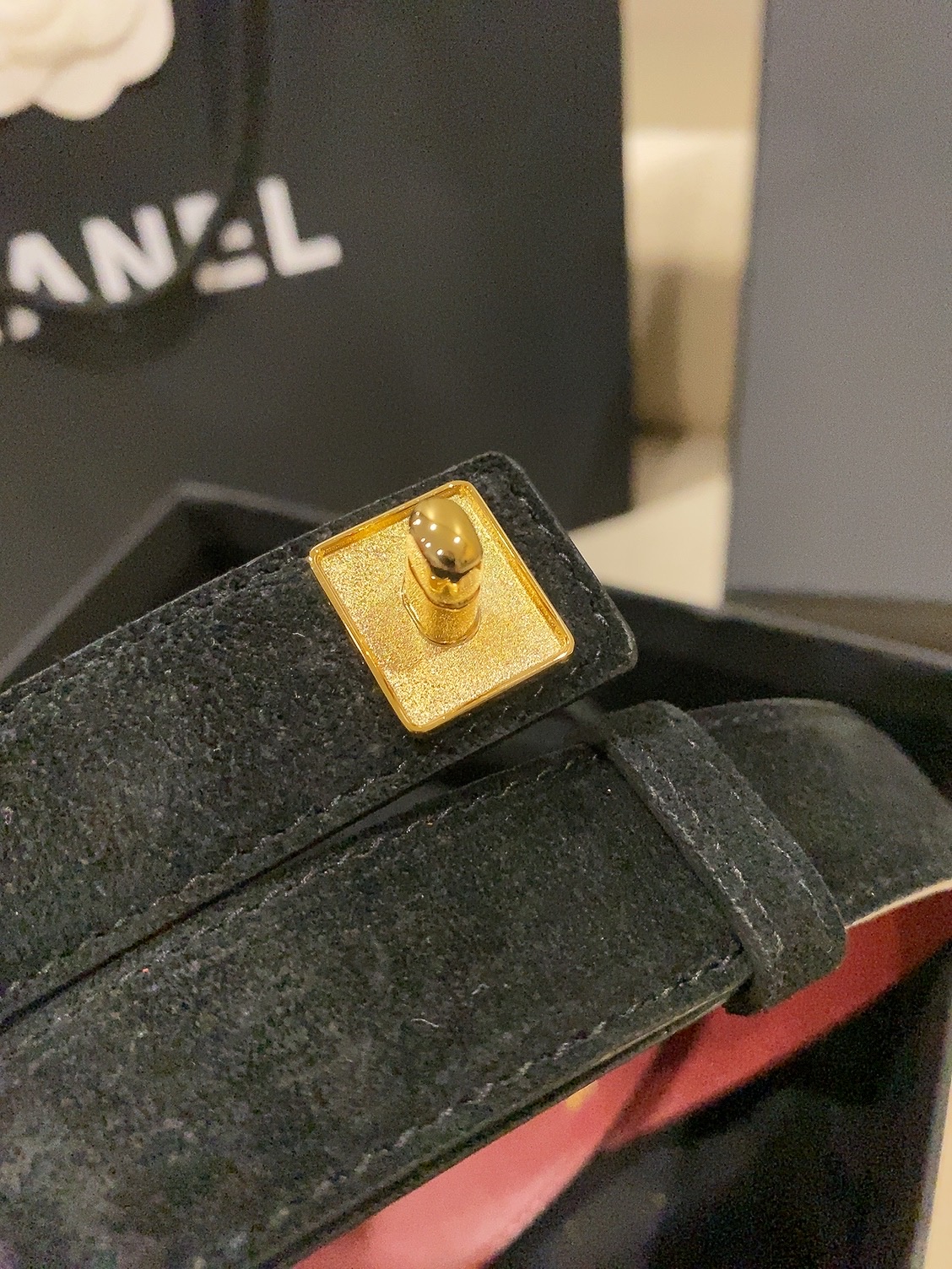 香家✨ Leather Belt 25mm 皮质腰带 麂皮效果小牛皮及金属,旋转双C金属转扣。适配连衣裙、西装、牛仔裤。 香家✨ Leather Belt 25mm 皮质腰带 麂皮效果小牛皮及金属,旋转双C金属转扣。适配连衣裙、西装、牛仔裤。