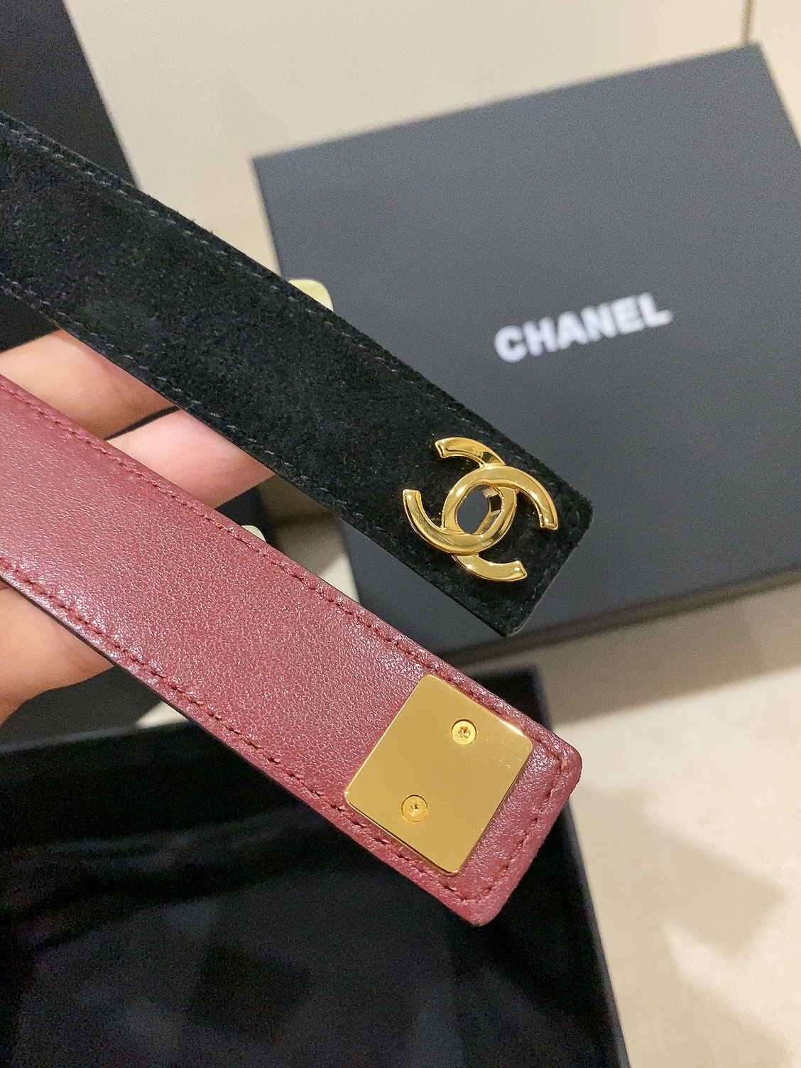 香家✨ Leather Belt 25mm 皮质腰带 麂皮效果小牛皮及金属,旋转双C金属转扣。适配连衣裙、西装、牛仔裤。 香家✨ Leather Belt 25mm 皮质腰带 麂皮效果小牛皮及金属,旋转双C金属转扣。适配连衣裙、西装、牛仔裤。