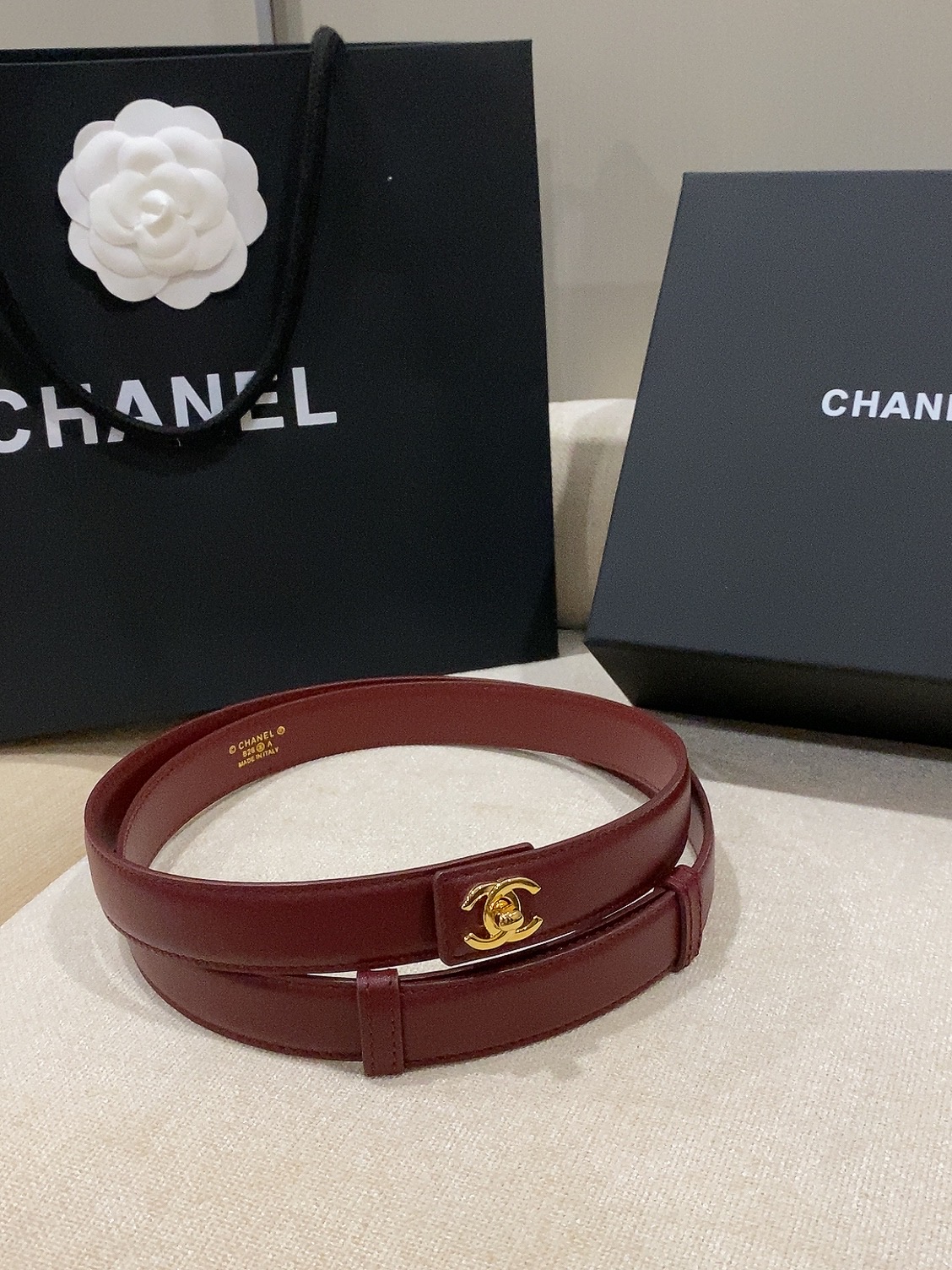 香家✨ Leather Belt 25mm 皮质腰带 进口胎牛皮及金属,旋转双C金属转扣。适配连衣裙、西装、牛仔裤。全套 香家✨ Leather Belt 25mm 皮质腰带 进口胎牛皮及金属,旋转双C金属转扣。适配连衣裙、西装、牛仔裤。全套