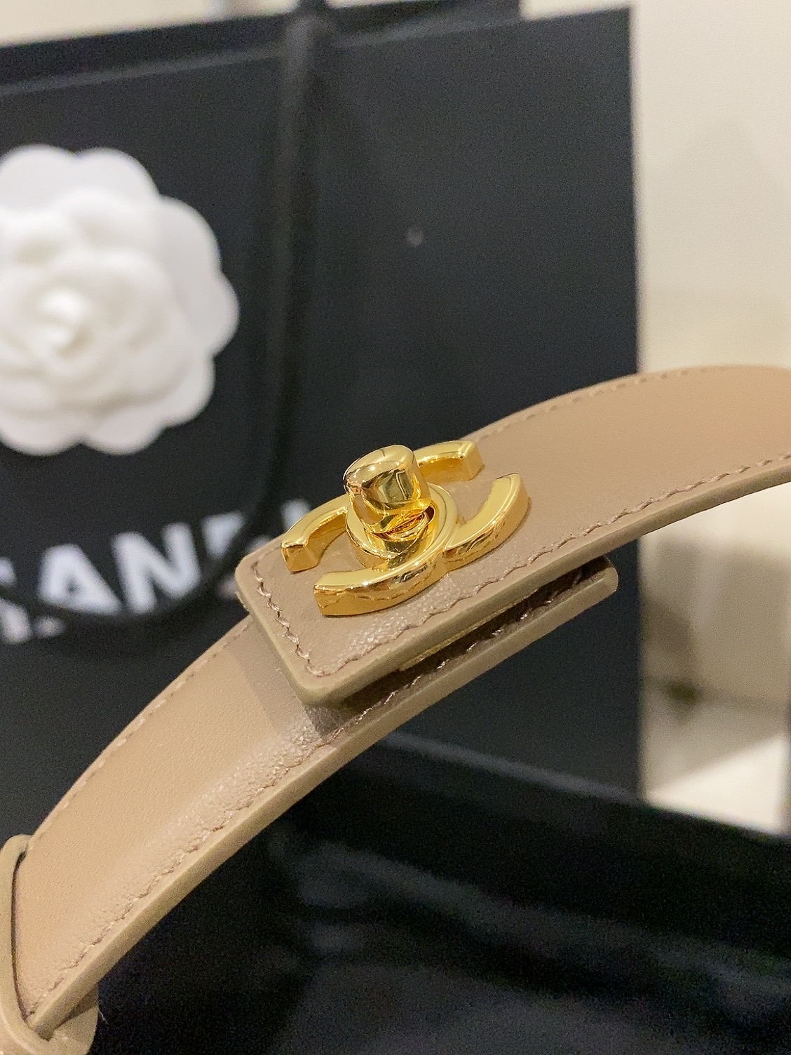 香家✨ Leather Belt 25mm 皮质腰带 进口胎牛皮及金属,旋转双C金属转扣。适配连衣裙、西装、牛仔裤。全套 香家✨ Leather Belt 25mm 皮质腰带 进口胎牛皮及金属,旋转双C金属转扣。适配连衣裙、西装、牛仔裤。全套