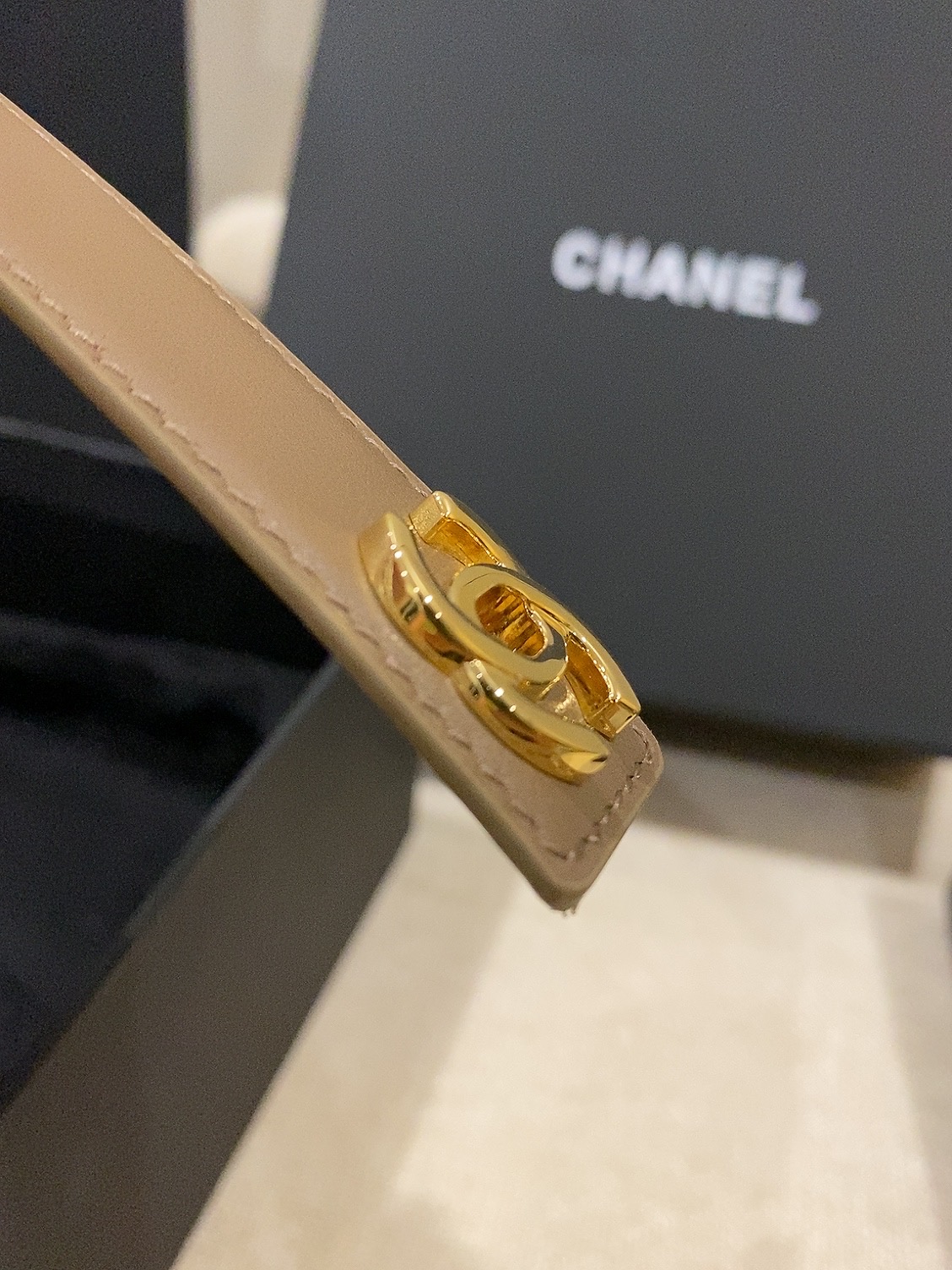 香家✨ Leather Belt 25mm 皮质腰带 进口胎牛皮及金属,旋转双C金属转扣。适配连衣裙、西装、牛仔裤。全套 香家✨ Leather Belt 25mm 皮质腰带 进口胎牛皮及金属,旋转双C金属转扣。适配连衣裙、西装、牛仔裤。全套