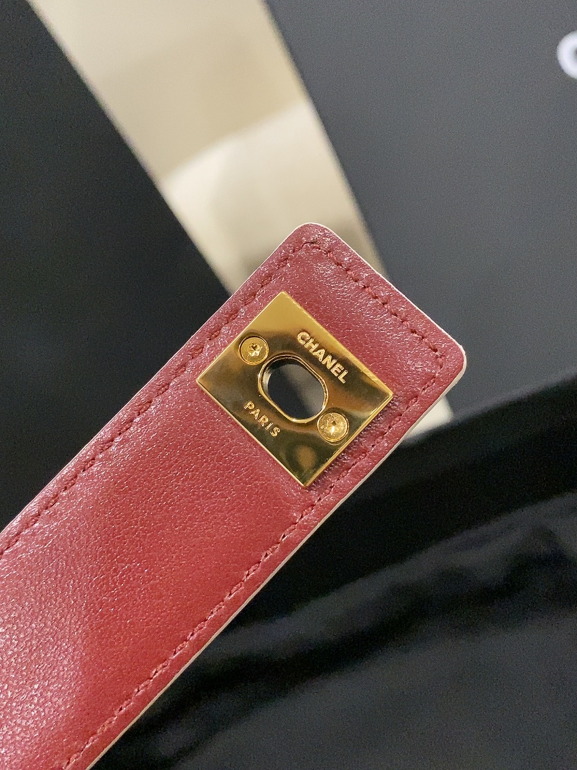 香家✨ Leather Belt 25mm 皮质腰带 进口胎牛皮及金属，旋转双C金属转扣。适配连衣裙、西装、牛仔裤。全套