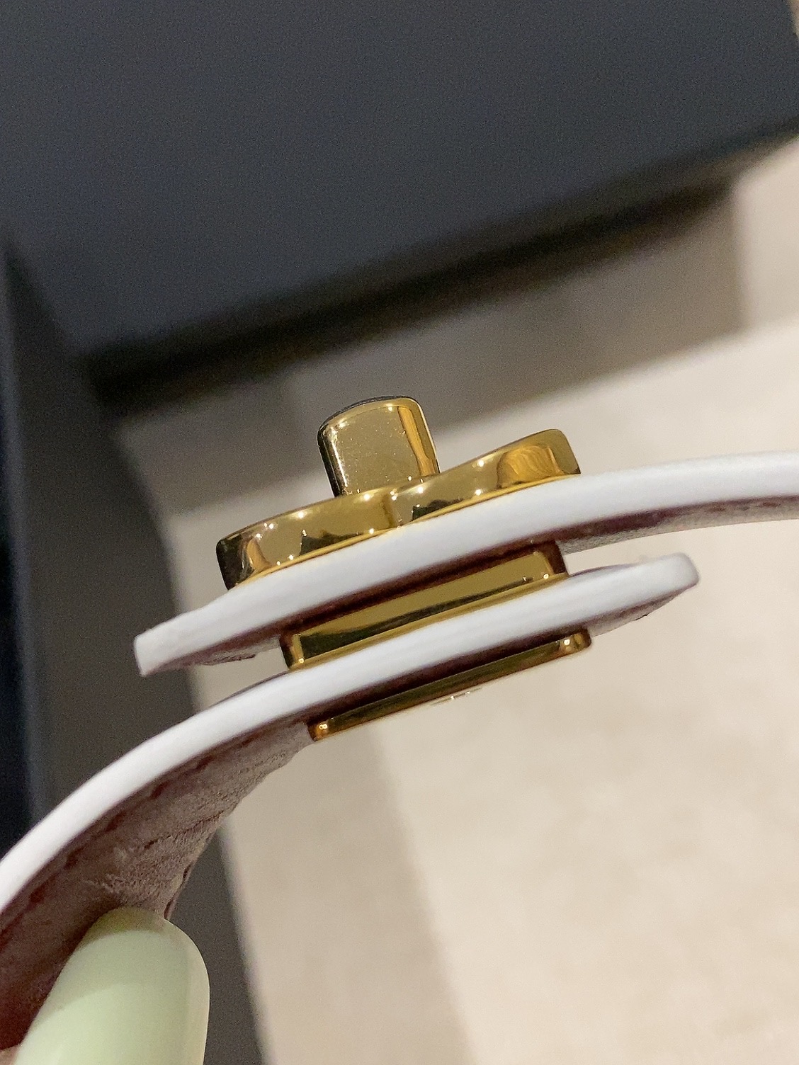 香家✨ Leather Belt 25mm 皮质腰带 进口胎牛皮及金属，旋转双C金属转扣。适配连衣裙、西装、牛仔裤。全套