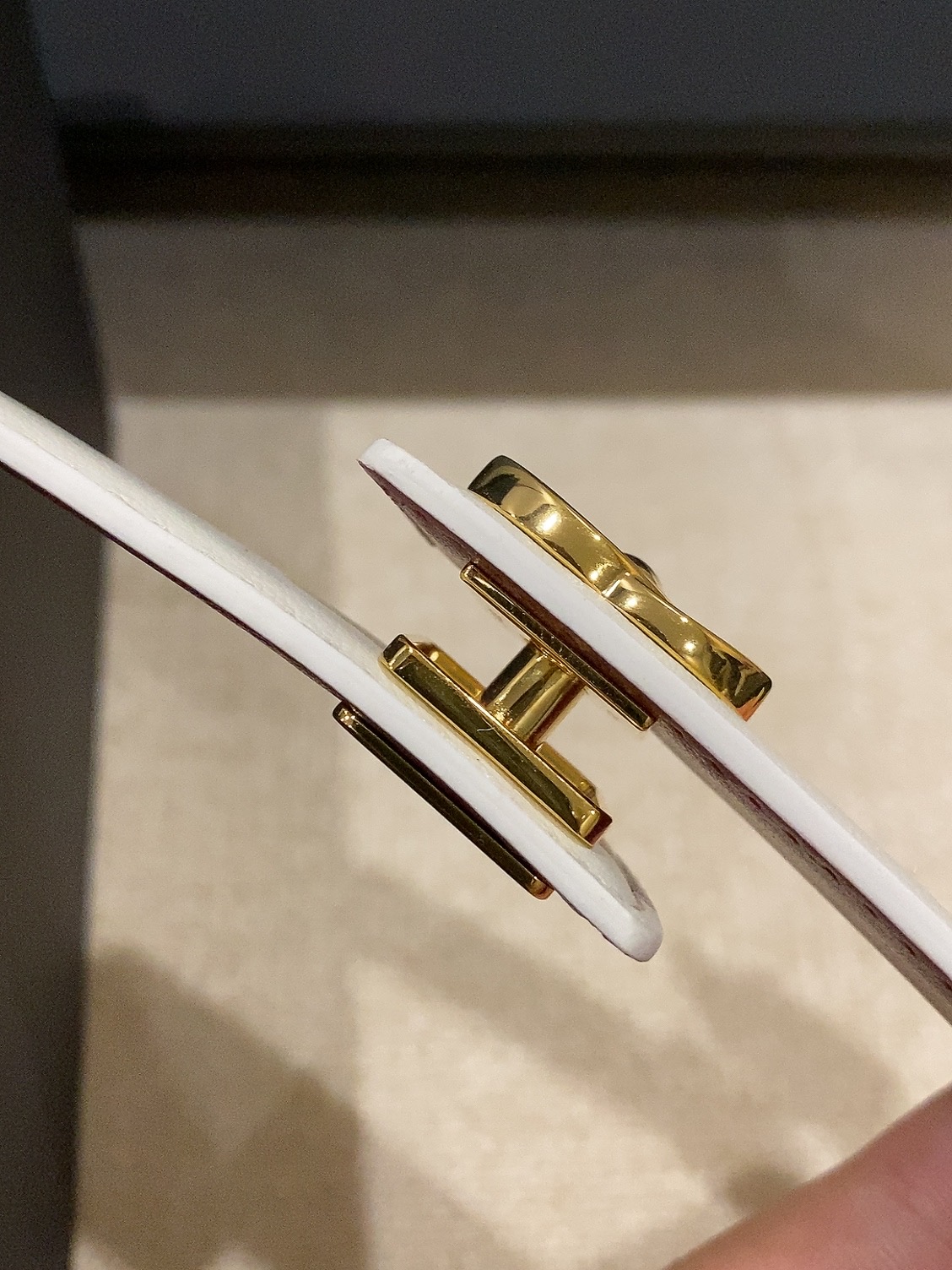 香家✨ Leather Belt 25mm 皮质腰带 进口胎牛皮及金属，旋转双C金属转扣。适配连衣裙、西装、牛仔裤。全套