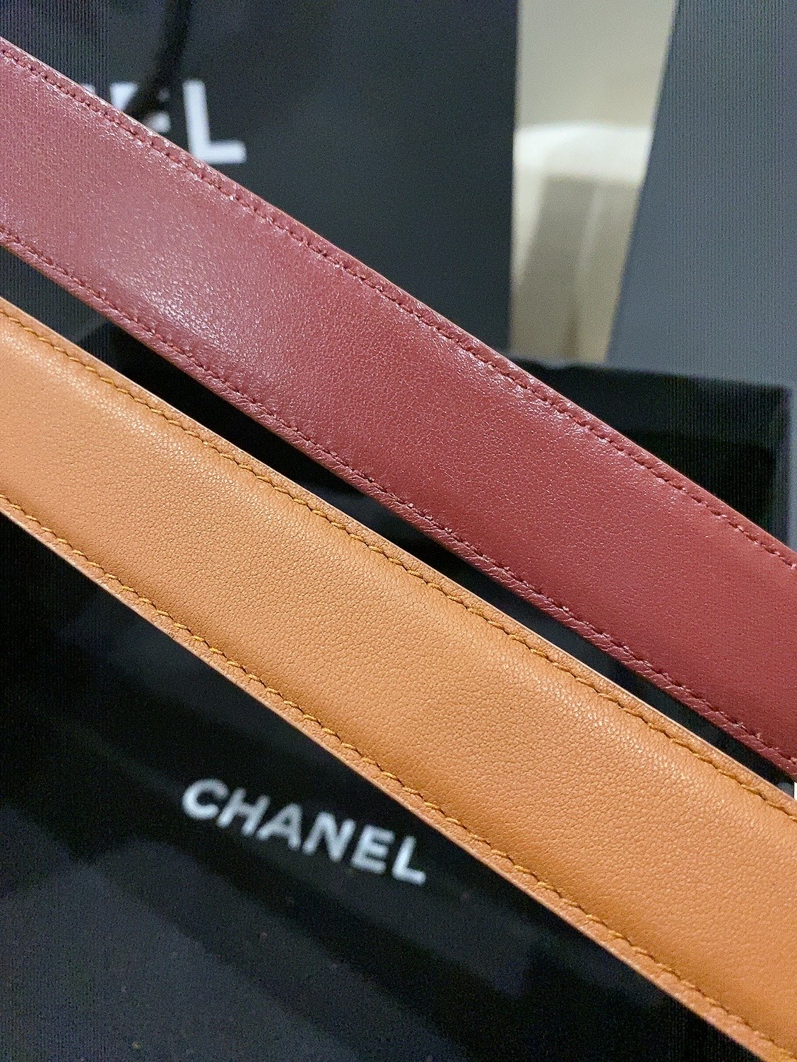 香家✨ Leather Belt 25mm 皮质腰带 进口胎牛皮及金属，旋转双C金属转扣。适配连衣裙、西装、牛仔裤。全套