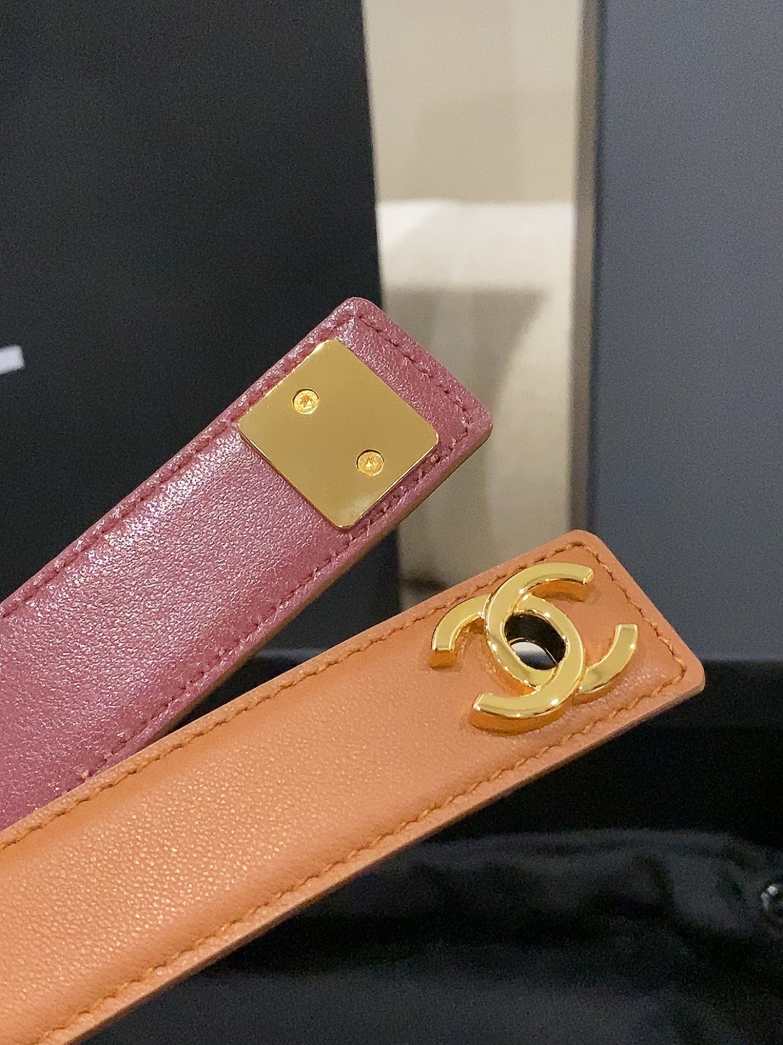 香家✨ Leather Belt 25mm 皮质腰带 进口胎牛皮及金属，旋转双C金属转扣。适配连衣裙、西装、牛仔裤。全套