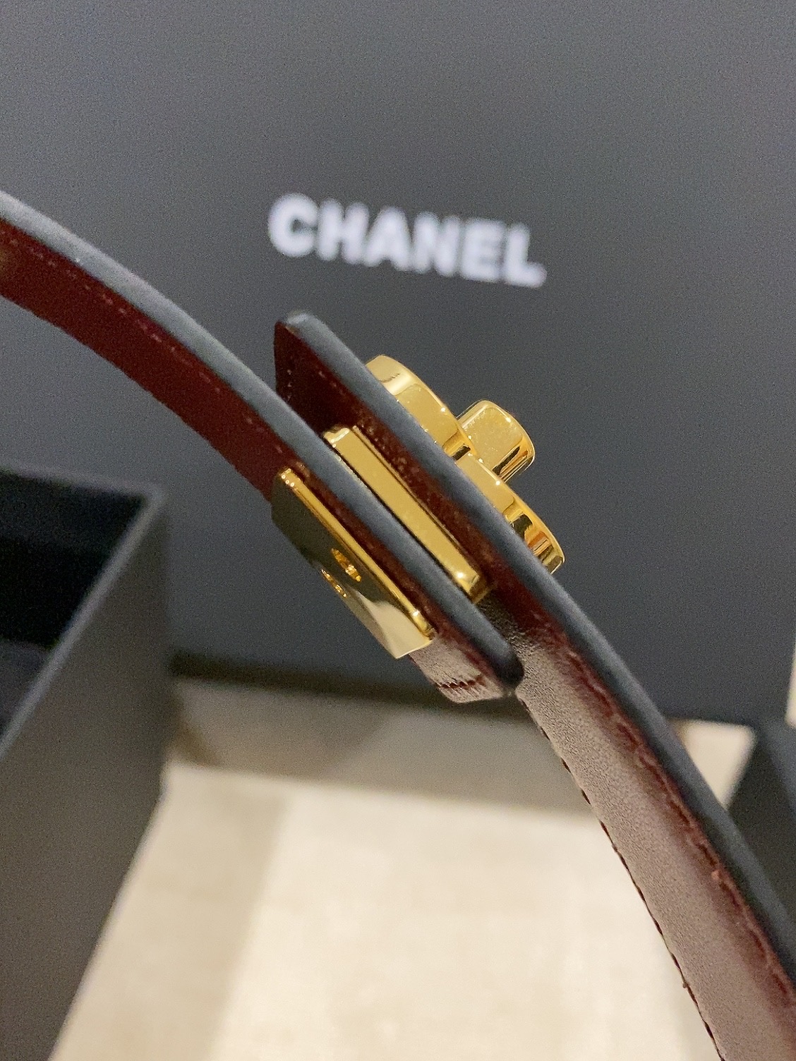香家✨ Leather Belt 25mm 皮质腰带 进口胎牛皮及金属,旋转双C金属转扣。适配连衣裙、西装、牛仔裤。全套 香家✨ Leather Belt 25mm 皮质腰带 进口胎牛皮及金属,旋转双C金属转扣。适配连衣裙、西装、牛仔裤。全套
