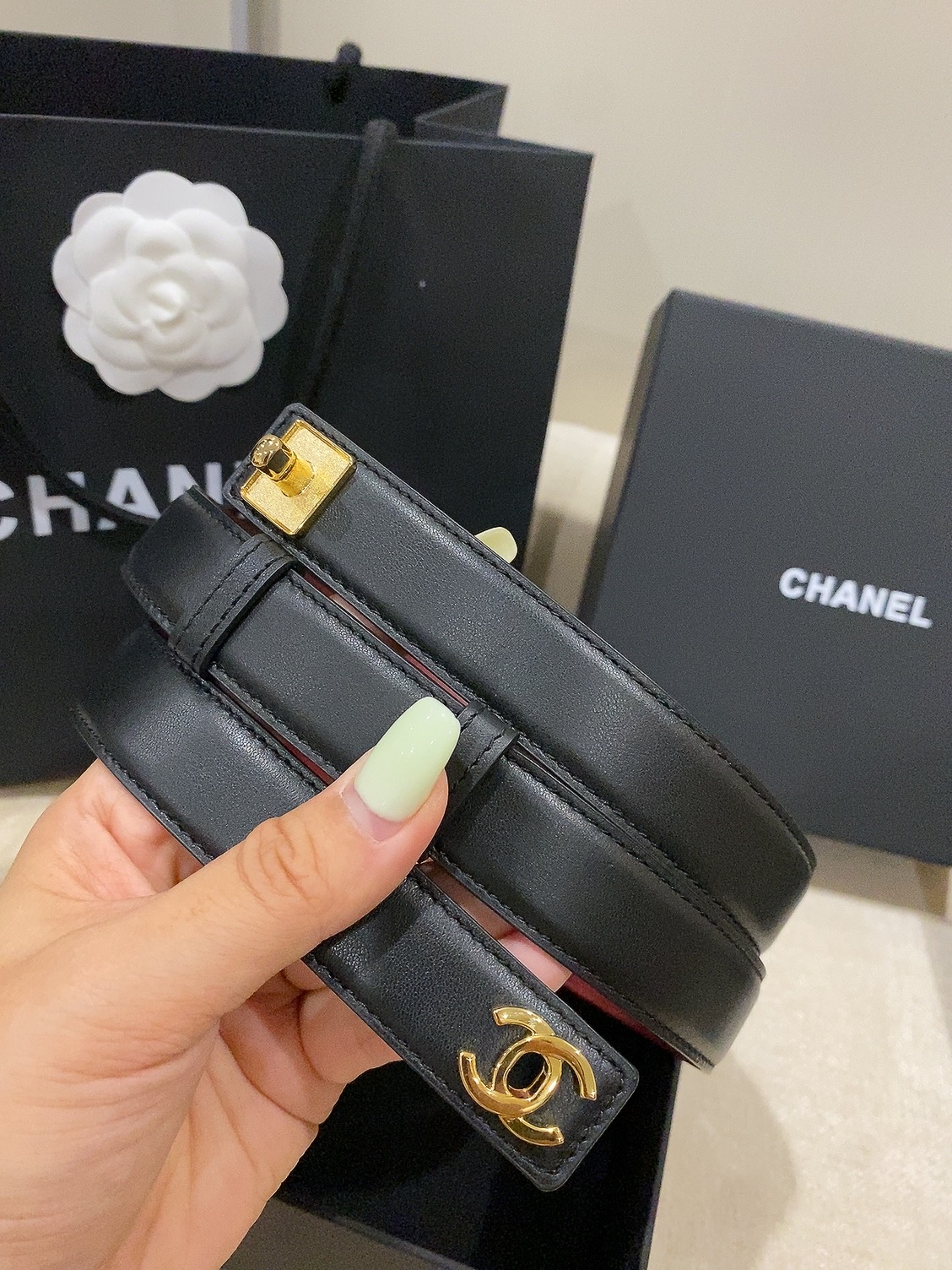 香家✨ Leather Belt 25mm 皮质腰带 进口胎牛皮及金属,旋转双C金属转扣。适配连衣裙、西装、牛仔裤。全套 香家✨ Leather Belt 25mm 皮质腰带 进口胎牛皮及金属,旋转双C金属转扣。适配连衣裙、西装、牛仔裤。全套