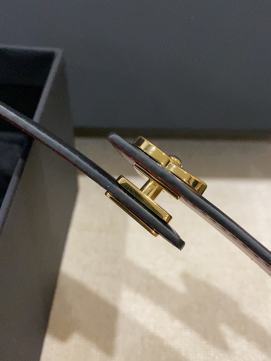 香家✨ Leather Belt 25mm 皮质腰带 进口胎牛皮及金属,旋转双C金属转扣。适配连衣裙、西装、牛仔裤。全套 香家✨ Leather Belt 25mm 皮质腰带 进口胎牛皮及金属,旋转双C金属转扣。适配连衣裙、西装、牛仔裤。全套