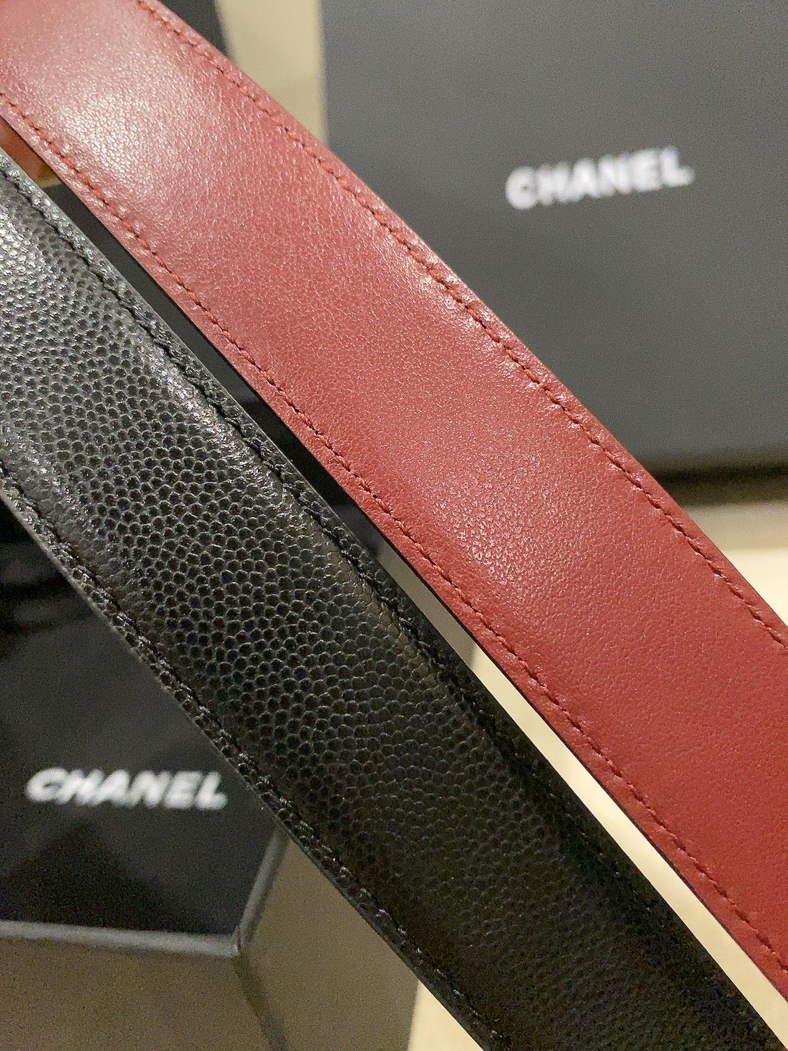 香家✨ Leather Belt 25mm 皮质腰带 进口胎牛皮及金属，旋转双C金属转扣。适配连衣裙、西装、牛仔裤。全套