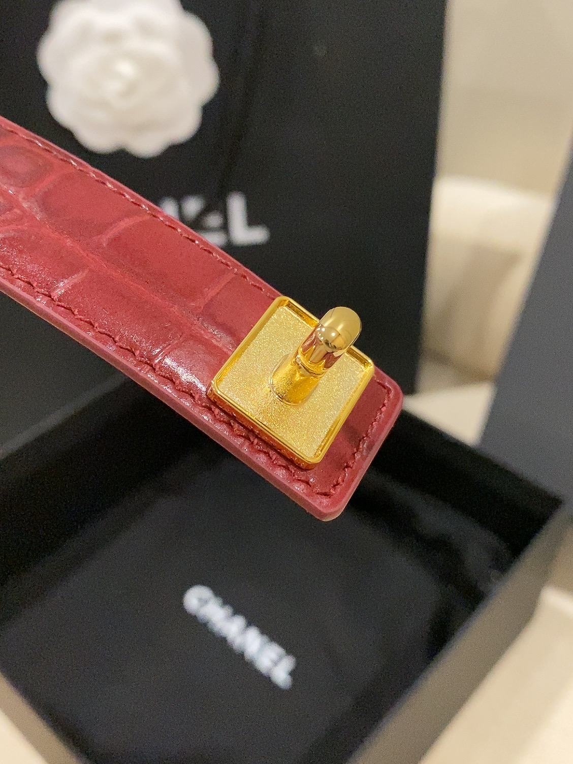 香家✨ Leather Belt 25mm 皮质腰带 进口胎牛皮及金属，旋转双C金属转扣。适配连衣裙、西装、牛仔裤。全套