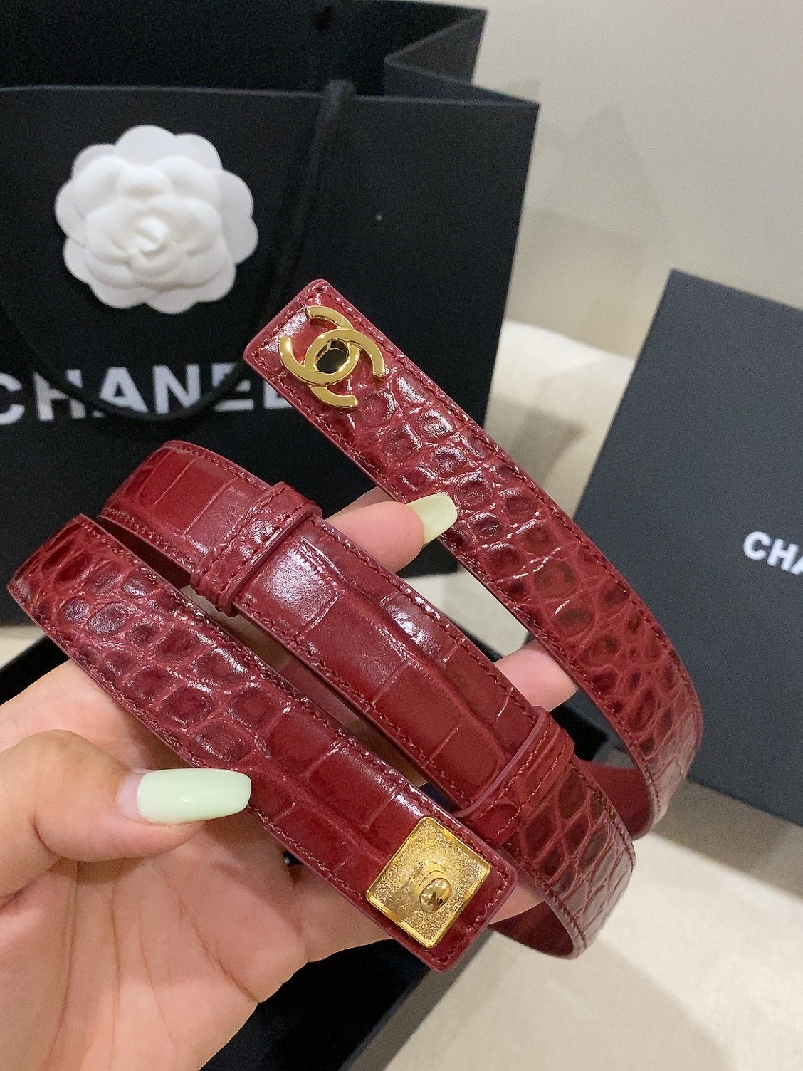 香家✨ Leather Belt 25mm 皮质腰带 进口胎牛皮及金属，旋转双C金属转扣。适配连衣裙、西装、牛仔裤。全套