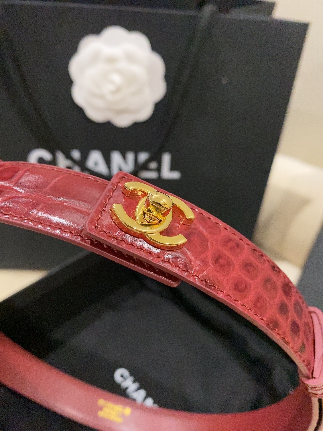 香家✨ Leather Belt 25mm 皮质腰带 进口胎牛皮及金属，旋转双C金属转扣。适配连衣裙、西装、牛仔裤。全套