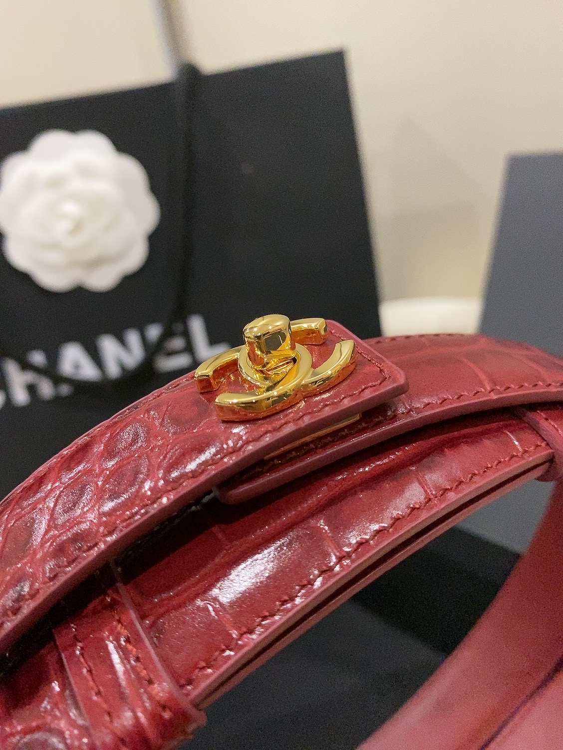 香家✨ Leather Belt 25mm 皮质腰带 进口胎牛皮及金属，旋转双C金属转扣。适配连衣裙、西装、牛仔裤。全套
