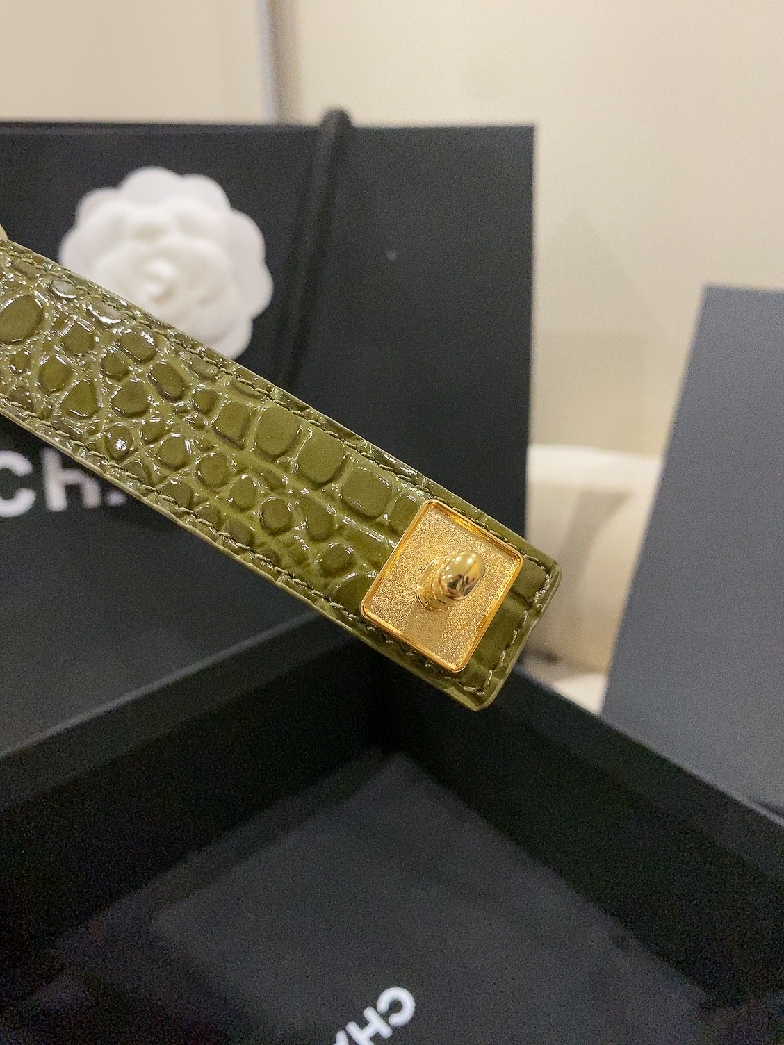 香家✨ Leather Belt 25mm 皮质腰带 进口胎牛皮及金属，旋转双C金属转扣。适配连衣裙、西装、牛仔裤。全套