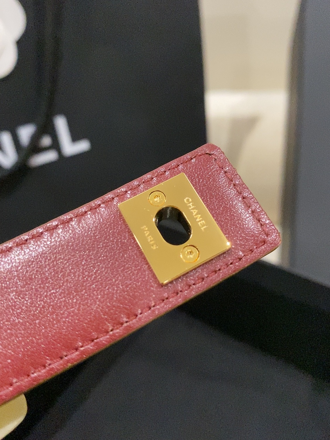 香家✨ Leather Belt 25mm 皮质腰带 进口胎牛皮及金属，旋转双C金属转扣。适配连衣裙、西装、牛仔裤。全套