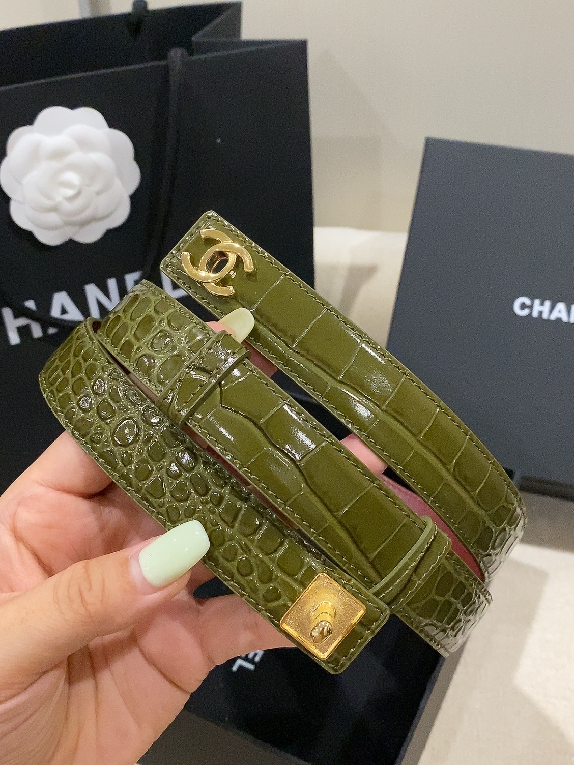 香家✨ Leather Belt 25mm 皮质腰带 进口胎牛皮及金属，旋转双C金属转扣。适配连衣裙、西装、牛仔裤。全套
