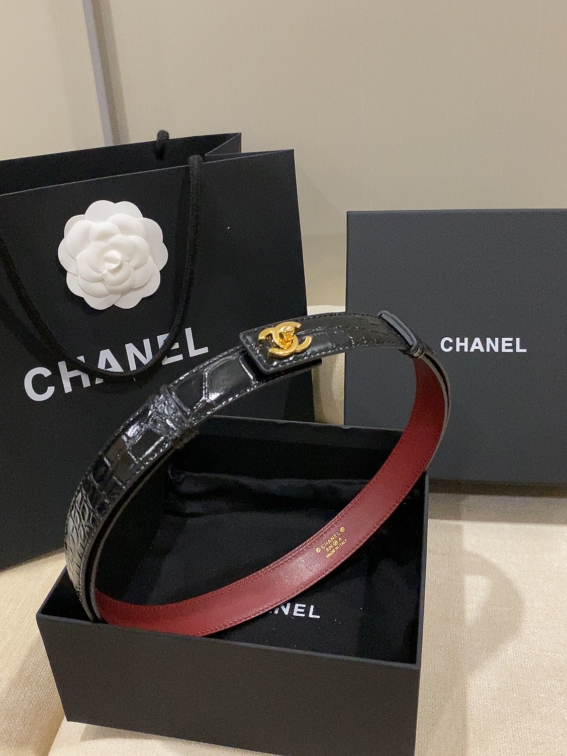香家✨ Leather Belt 25mm 皮质腰带 进口胎牛皮及金属,旋转双C金属转扣。适配连衣裙、西装、牛仔裤。全套 香家✨ Leather Belt 25mm 皮质腰带 进口胎牛皮及金属,旋转双C金属转扣。适配连衣裙、西装、牛仔裤。全套