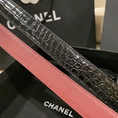 香家✨ Leather Belt 25mm 皮质腰带 进口胎牛皮及金属,旋转双C金属转扣。适配连衣裙、西装、牛仔裤。全套 香家✨ Leather Belt 25mm 皮质腰带 进口胎牛皮及金属,旋转双C金属转扣。适配连衣裙、西装、牛仔裤。全套