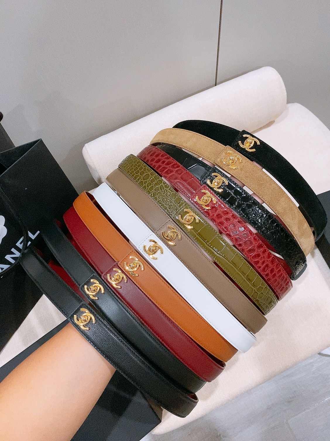🥳集合对比图 香家✨ Leather Belt 25mm 皮质腰带 进口胎牛皮及金属，旋转双C金属转扣。适配连衣裙、西装