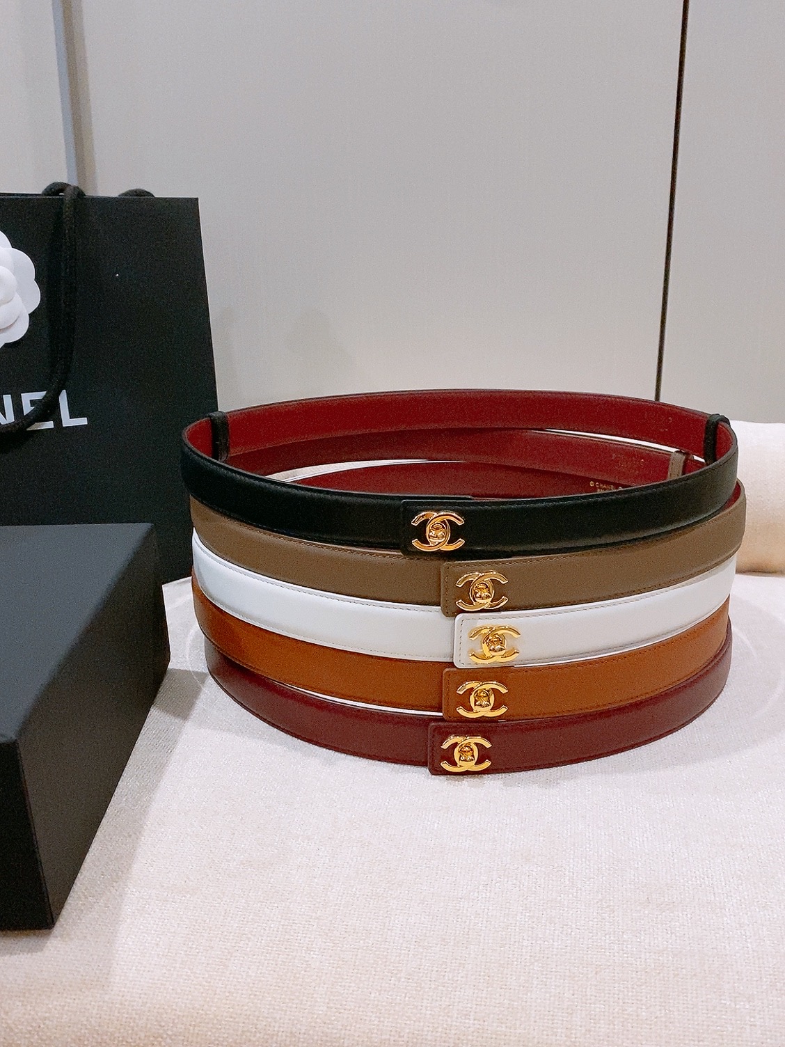 🥳集合对比图 香家✨ Leather Belt 25mm 皮质腰带 进口胎牛皮及金属，旋转双C金属转扣。适配连衣裙、西装