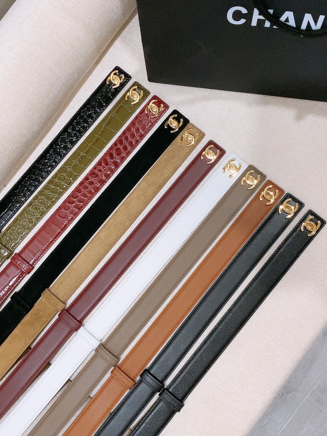 🥳集合对比图 香家✨ Leather Belt 25mm 皮质腰带 进口胎牛皮及金属，旋转双C金属转扣。适配连衣裙、西装