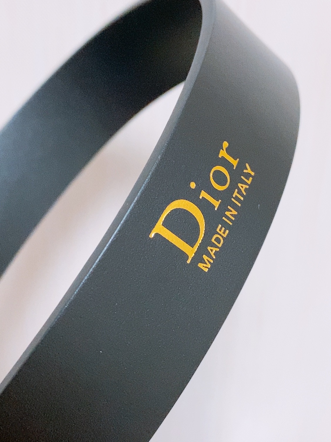 迪家✨ Médaillon Belt 25mm 腰带 全新Médaillon腰带采用复古徽章式椭圆形搭扣,饰有精致蝴蝶结 迪家✨ Médaillon Belt 25mm 腰带 全新Médaillon腰带采用复古徽章式椭圆形搭扣,饰有精致蝴蝶结