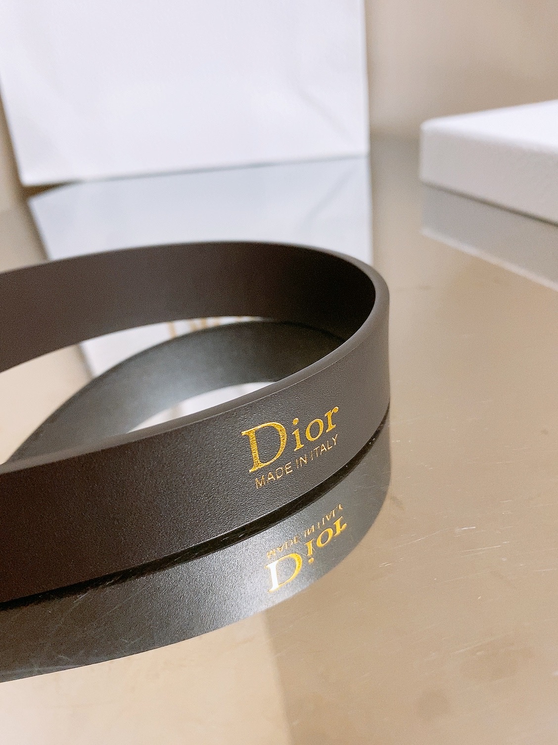 迪家✨ Médaillon Belt 25mm 腰带 全新Médaillon腰带采用复古徽章式椭圆形搭扣,饰有精致蝴蝶结 迪家✨ Médaillon Belt 25mm 腰带 全新Médaillon腰带采用复古徽章式椭圆形搭扣,饰有精致蝴蝶结