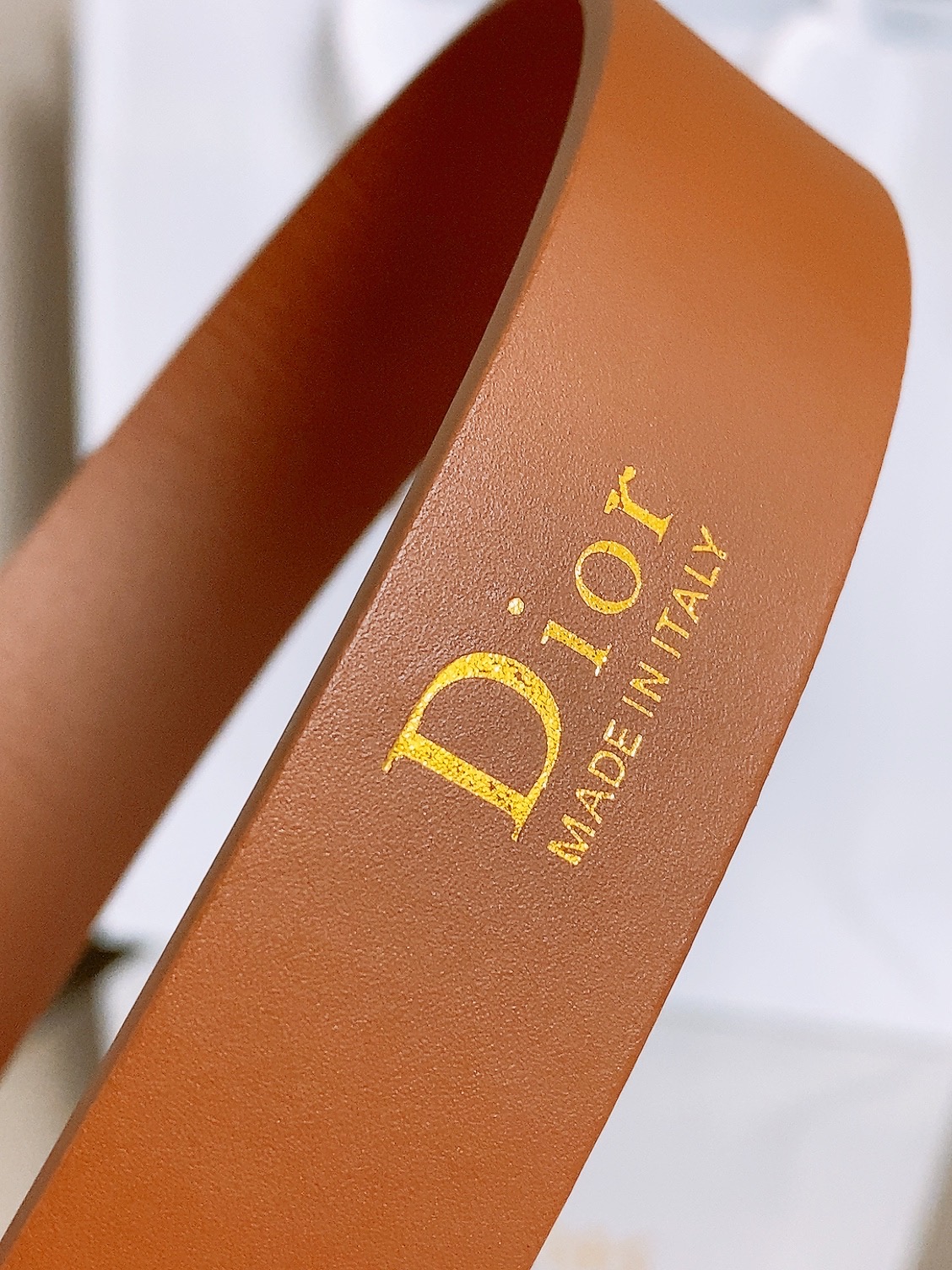 迪家✨ Médaillon Belt 25mm 腰带 全新Médaillon腰带采用复古徽章式椭圆形搭扣,饰有精致蝴蝶结 迪家✨ Médaillon Belt 25mm 腰带 全新Médaillon腰带采用复古徽章式椭圆形搭扣,饰有精致蝴蝶结
