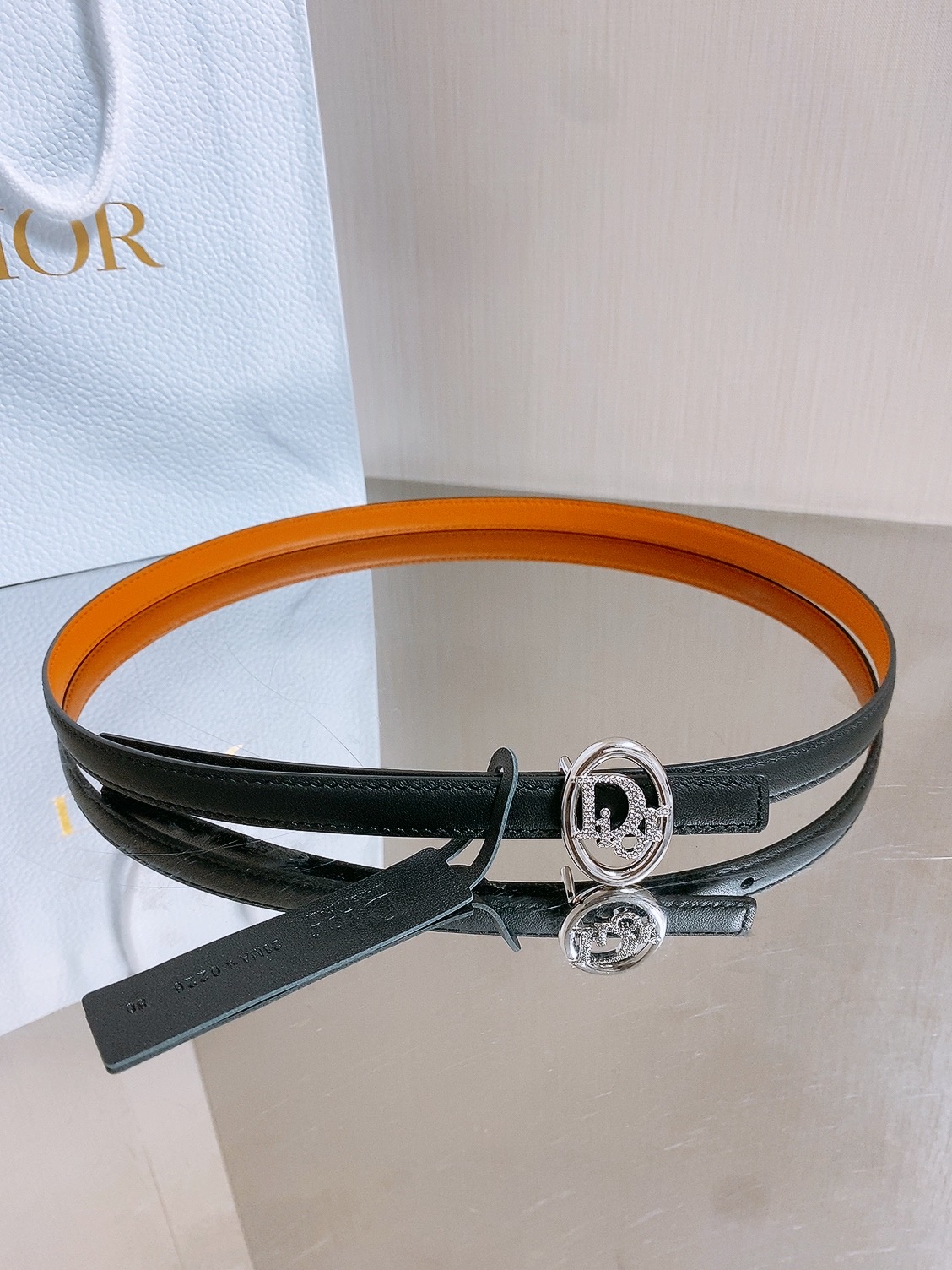双面dior腰带 椭圆形扣子. 字母精致的镶有水钻 Reversible Dior Oblique Belt 进口光滑小