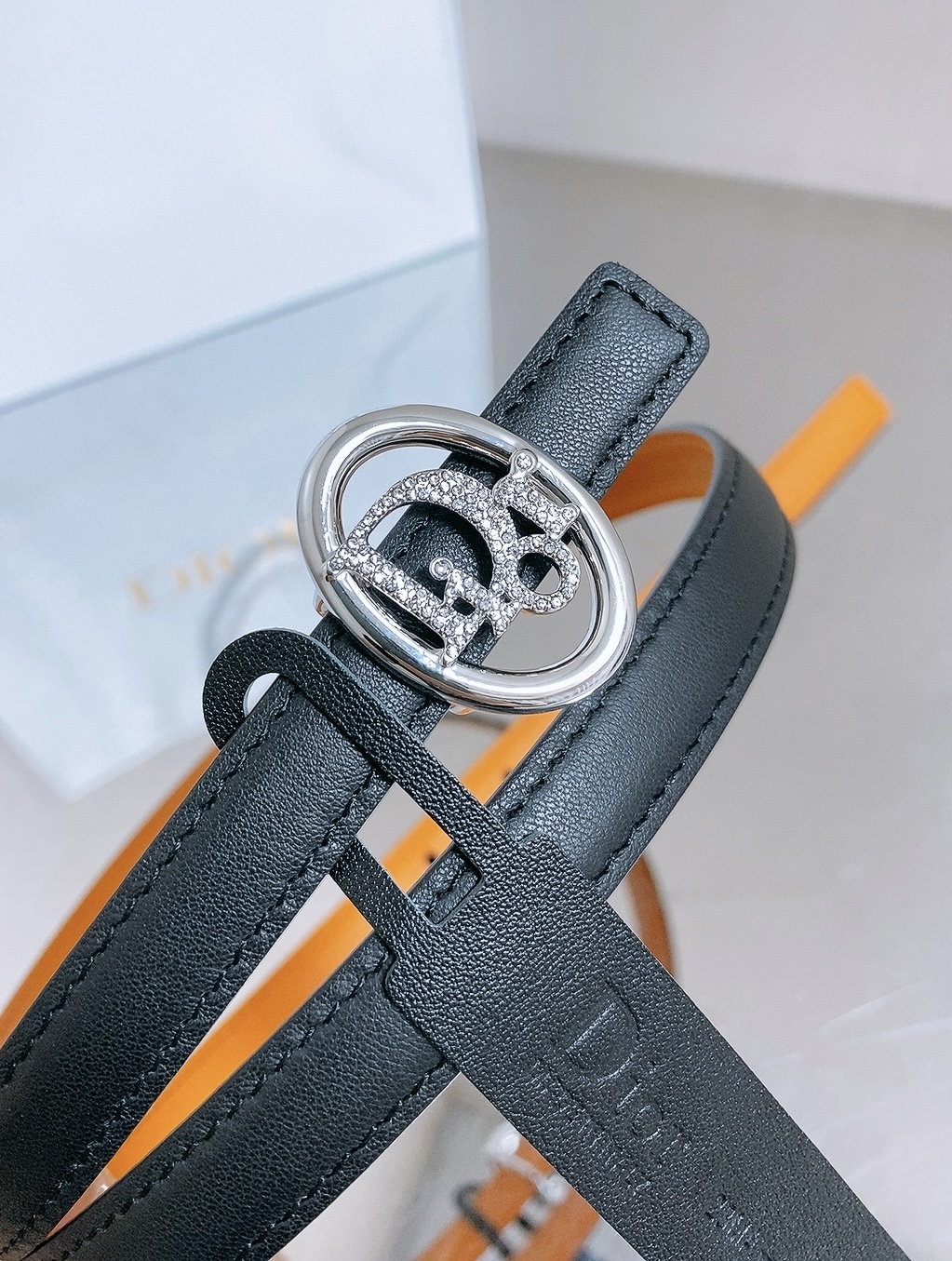 双面dior腰带 椭圆形扣子. 字母精致的镶有水钻 Reversible Dior Oblique Belt 进口光滑小