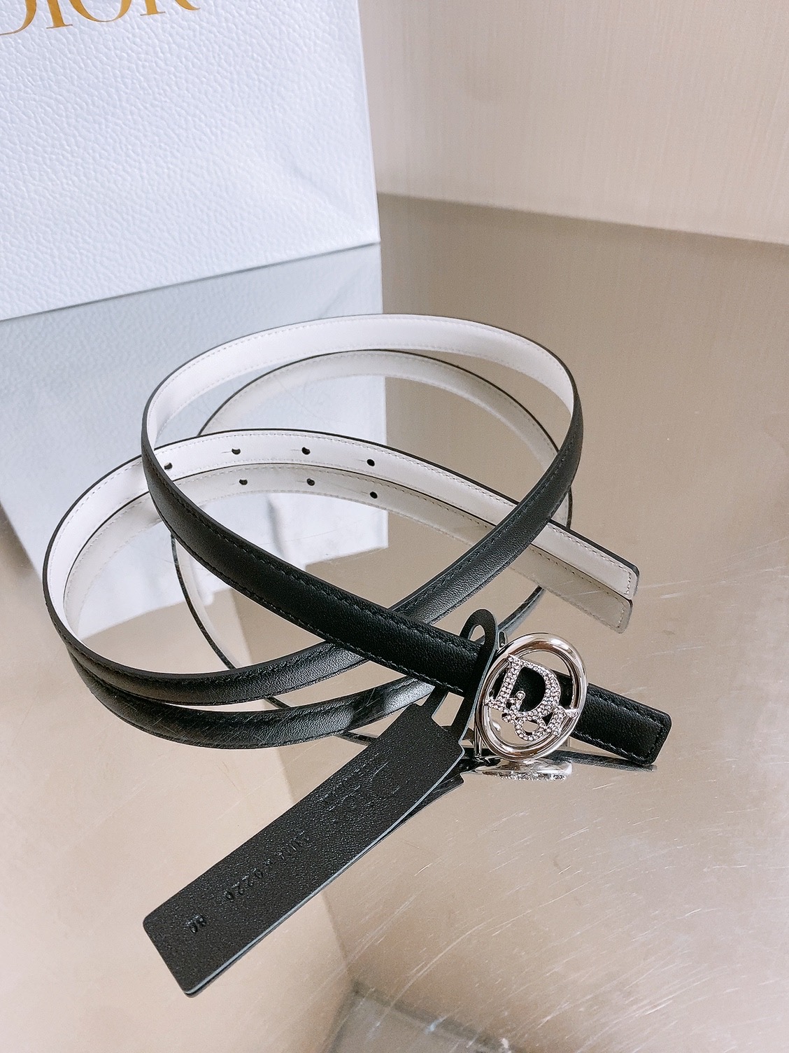 双面dior腰带 椭圆形扣子. 字母精致的镶有水钻 Reversible Dior Oblique Belt 进口光滑小