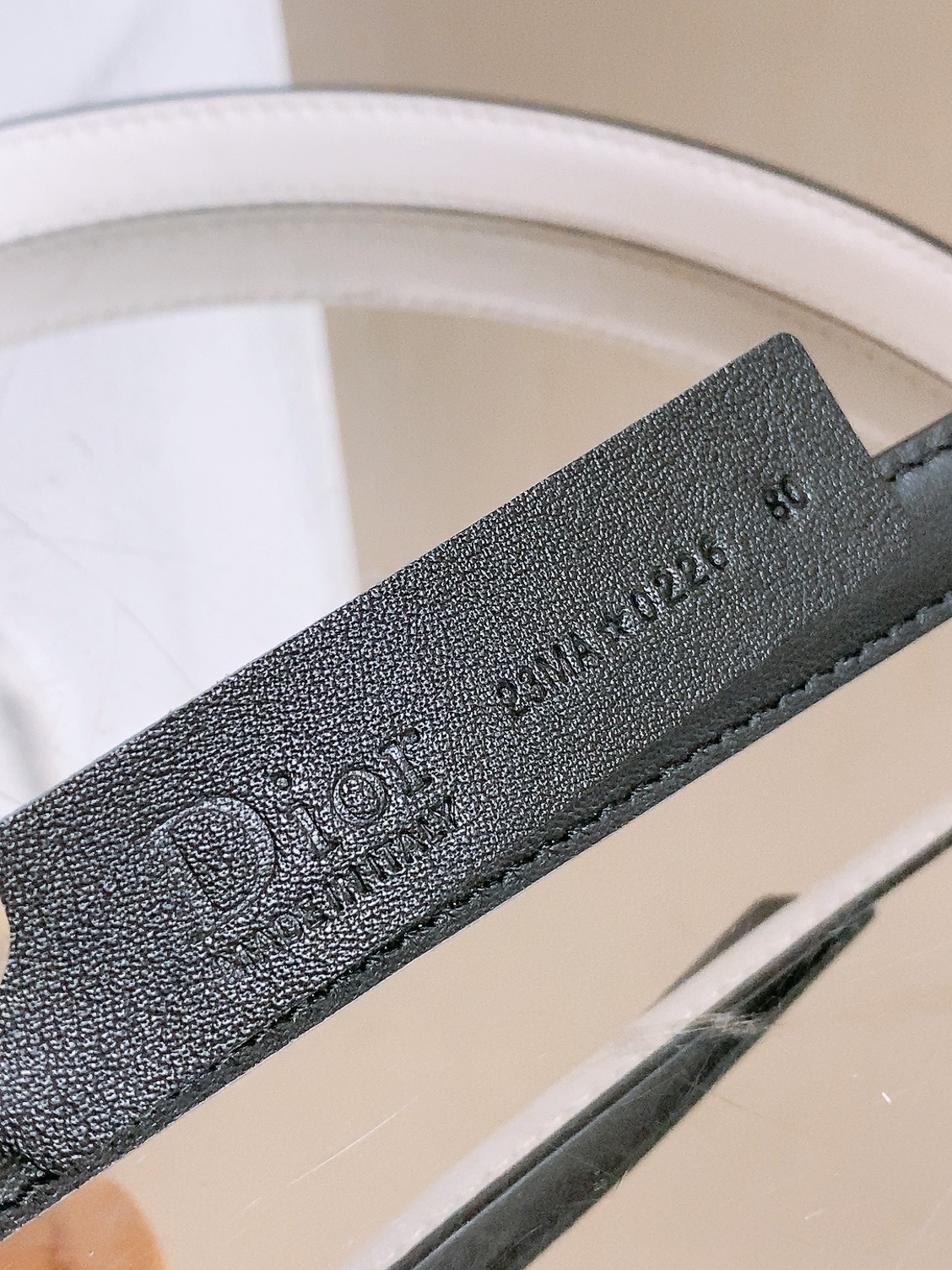 双面dior腰带 椭圆形扣子. 字母精致的镶有水钻 Reversible Dior Oblique Belt 进口光滑小