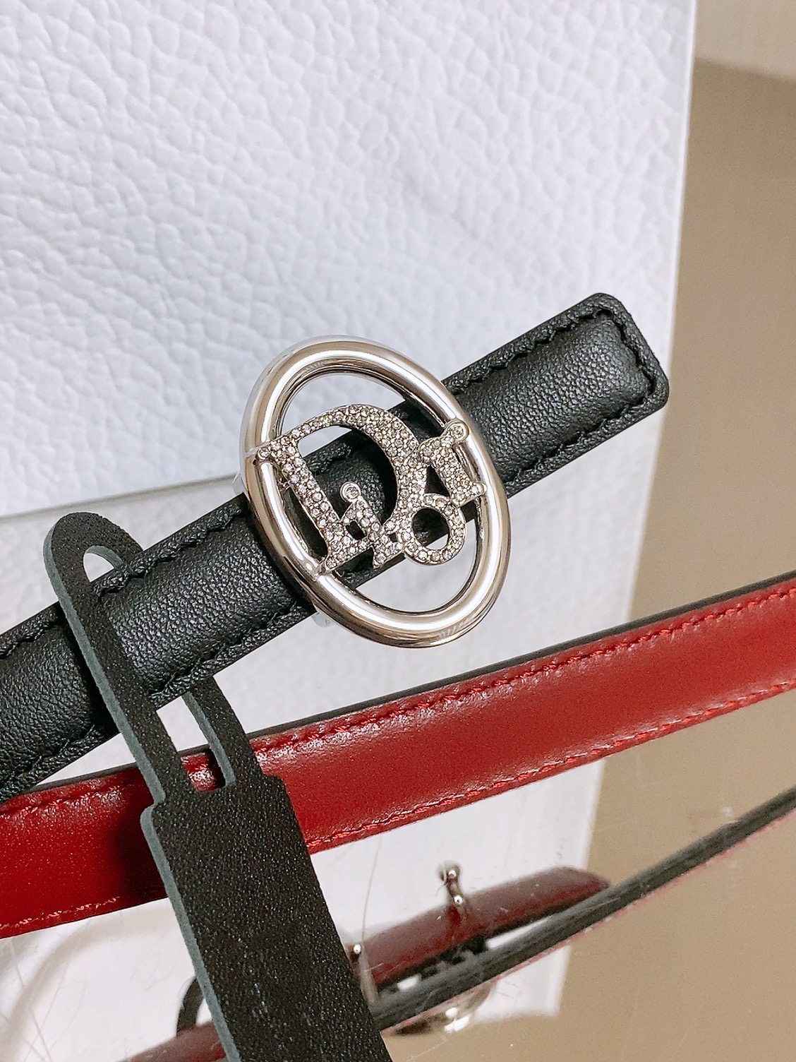 双面dior腰带 椭圆形扣子. 字母精致的镶有水钻 Reversible Dior Oblique Belt 进口光滑小