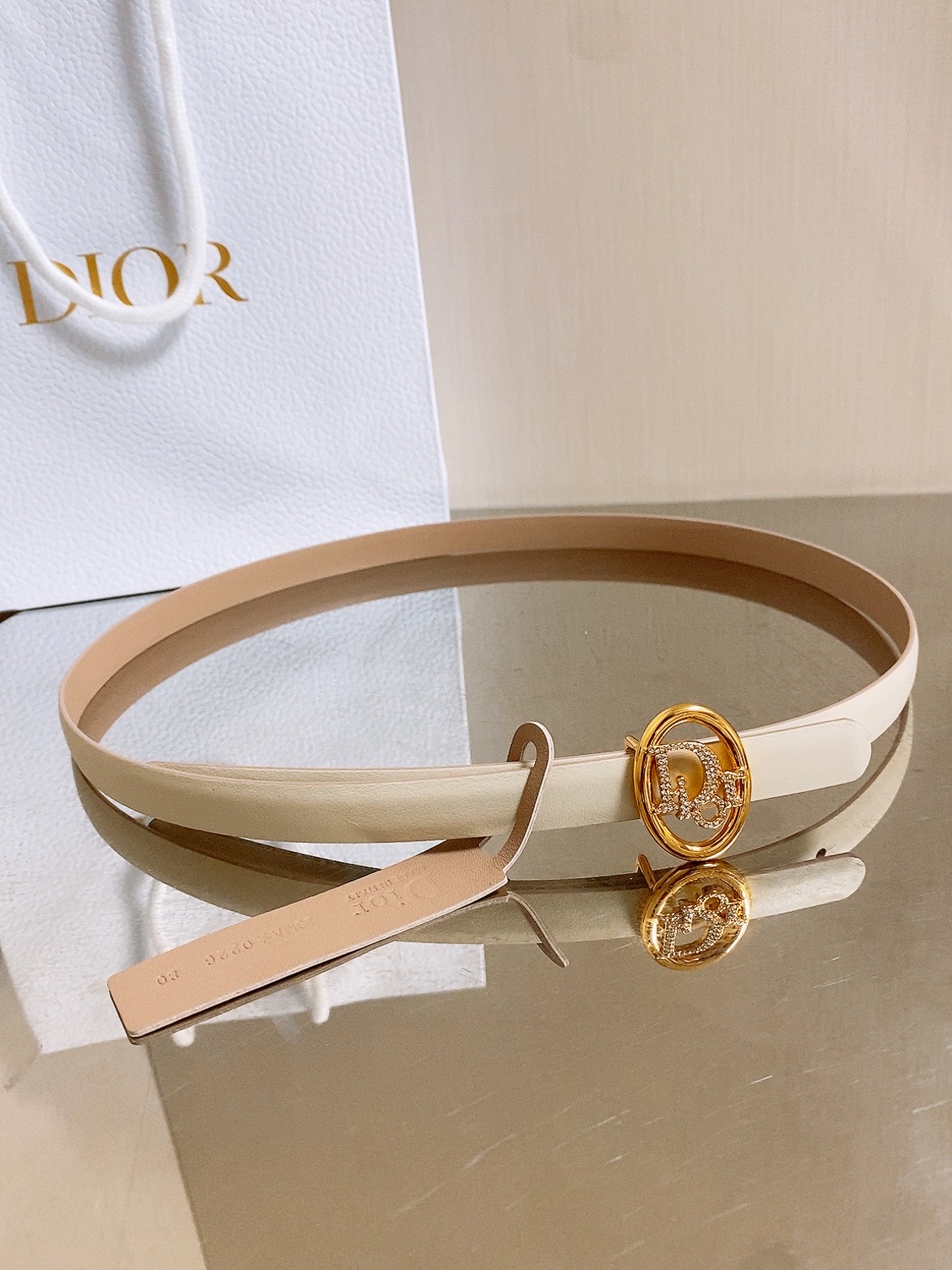 双面dior腰带 椭圆形扣子. 字母精致的镶有水钻 Reversible Dior Oblique Belt 进口光滑小
