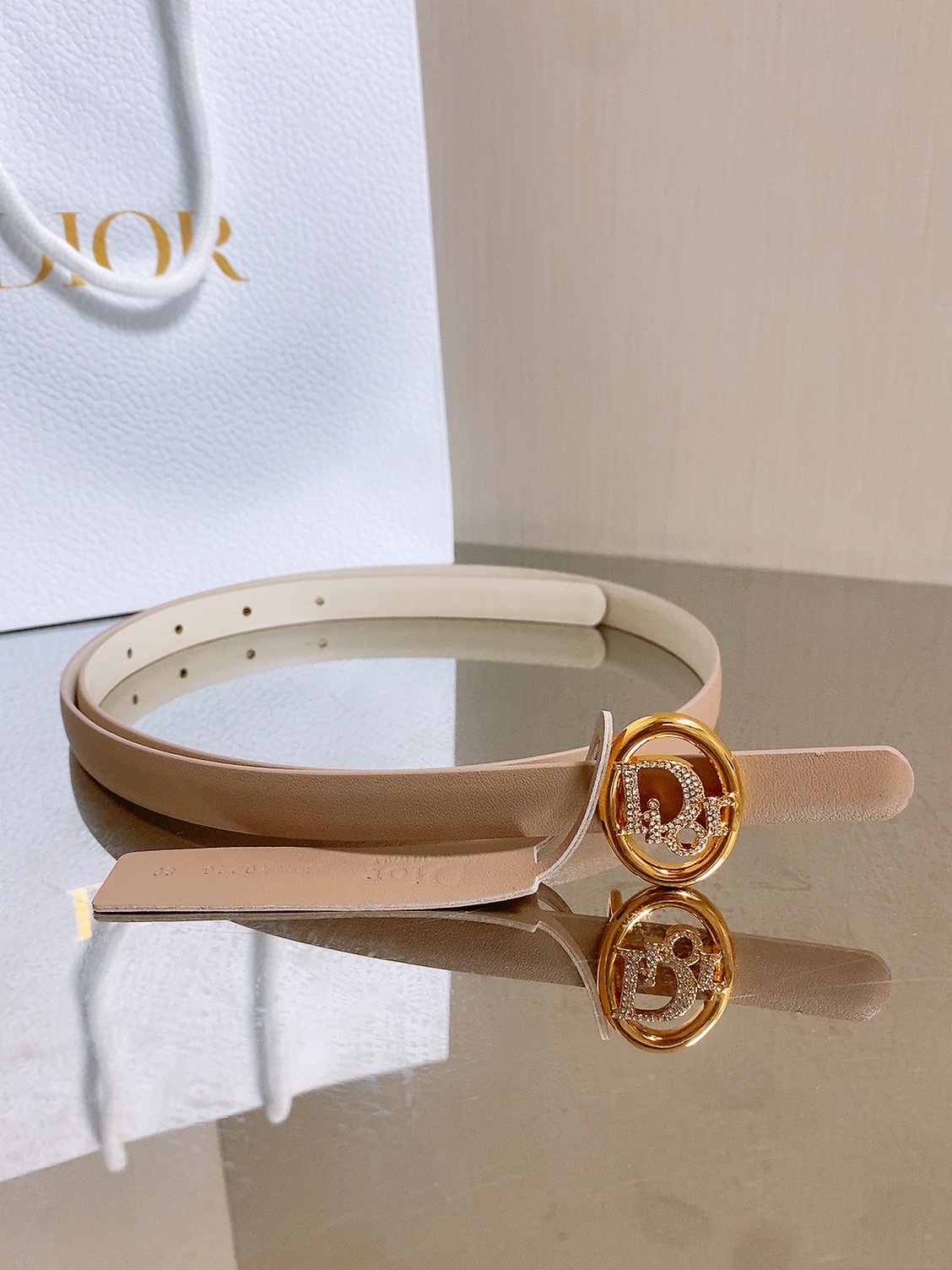 双面dior腰带 椭圆形扣子. 字母精致的镶有水钻 Reversible Dior Oblique Belt 进口光滑小