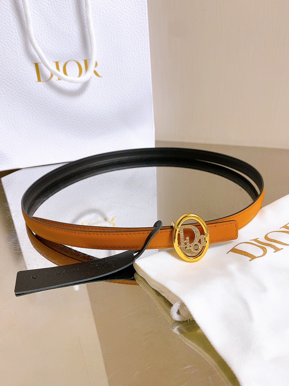 双面dior腰带 椭圆形扣子. 字母精致的镶有水钻 Reversible Dior Oblique Belt 进口光滑小