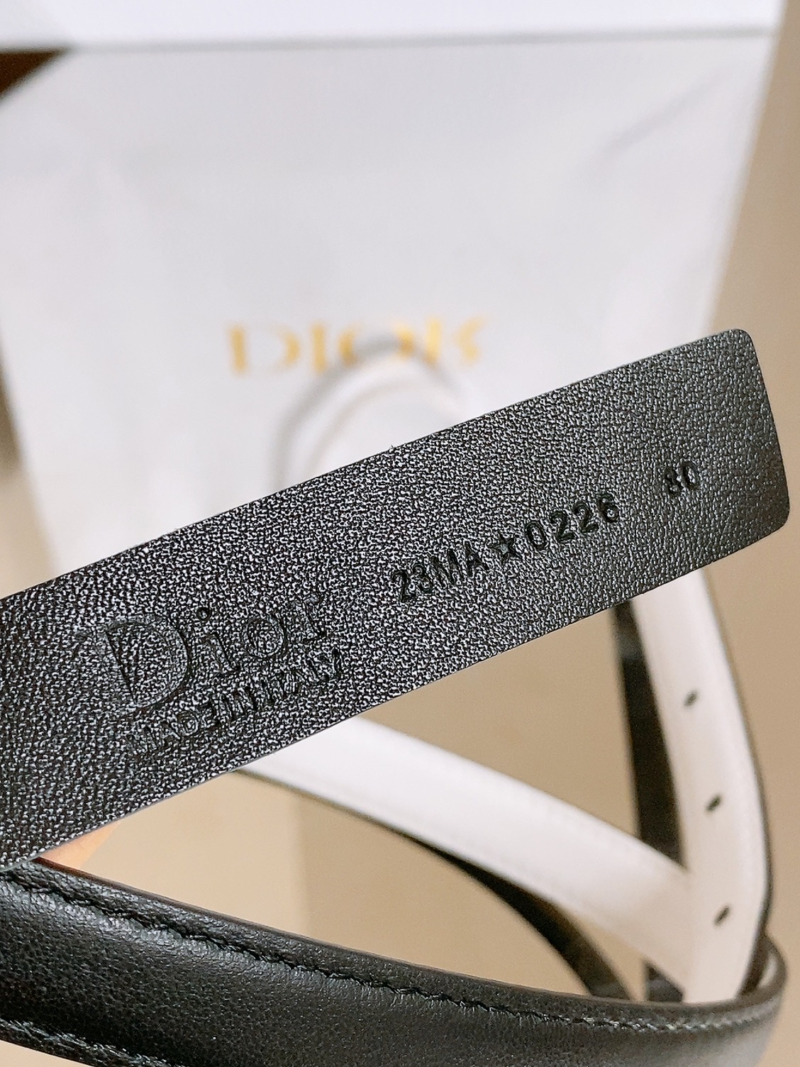 双面dior腰带 椭圆形扣子. 字母精致的镶有水钻 Reversible Dior Oblique Belt 进口光滑小