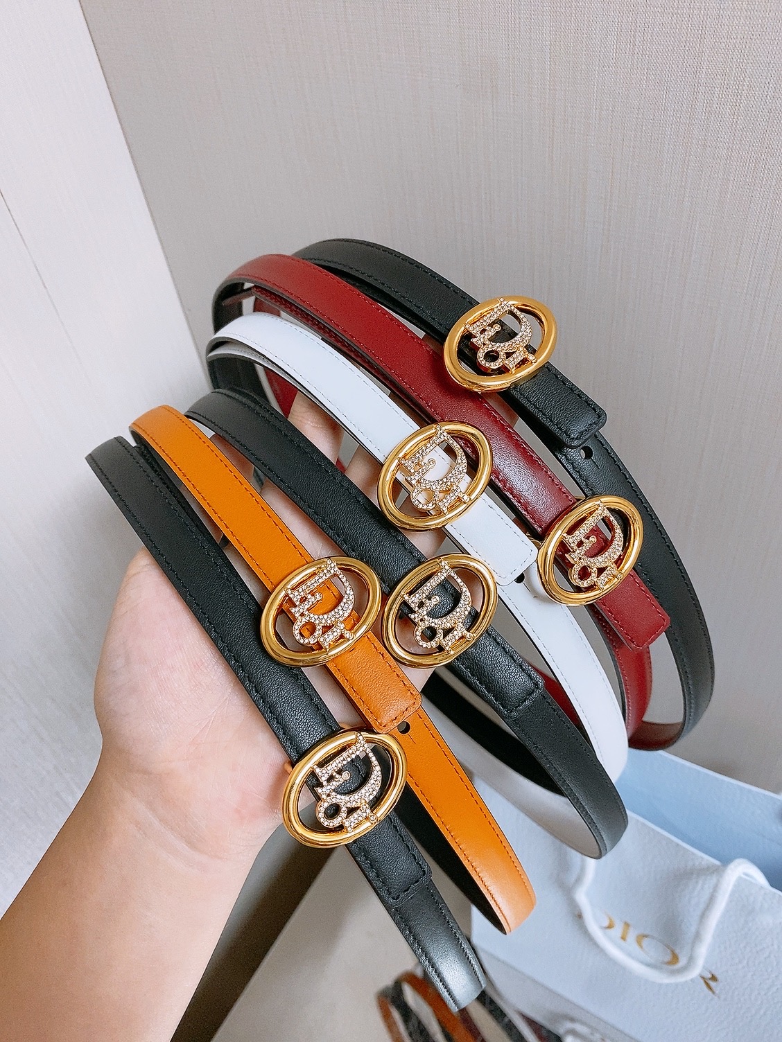 🤩集合图 双面dior腰带 椭圆形扣子. 字母精致的镶有水钻 Reversible Dior Oblique Belt 🤩集合图 双面dior腰带 椭圆形扣子. 字母精致的镶有水钻 Reversible Dior Oblique Belt